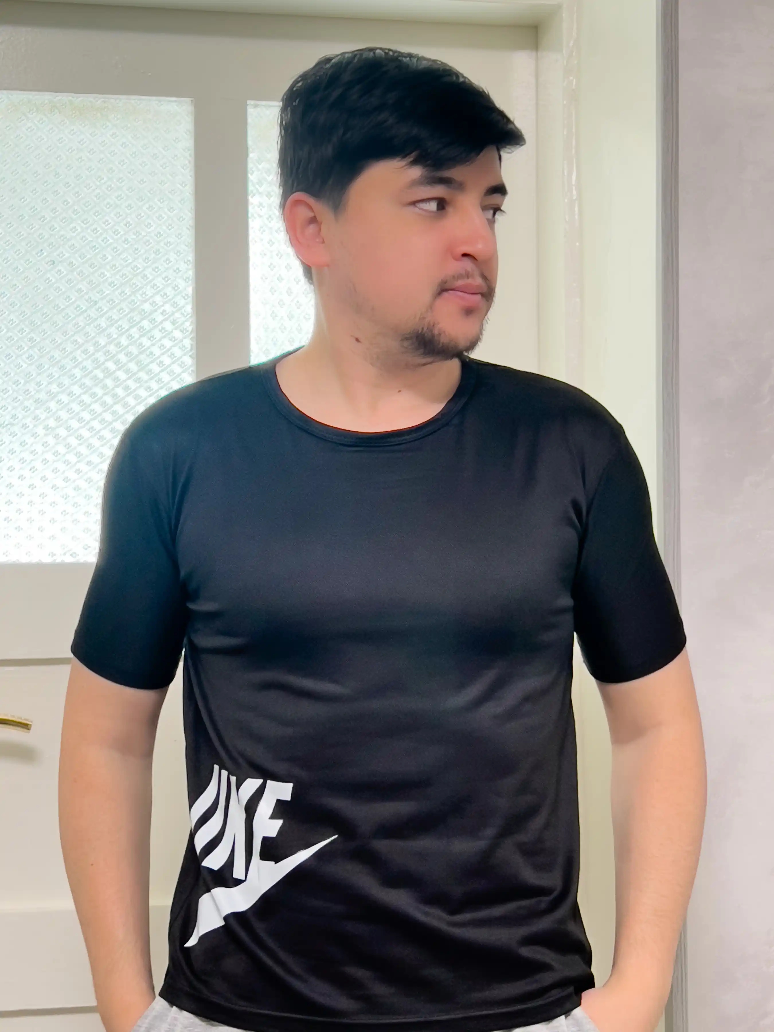 Ayollar futbolkasi