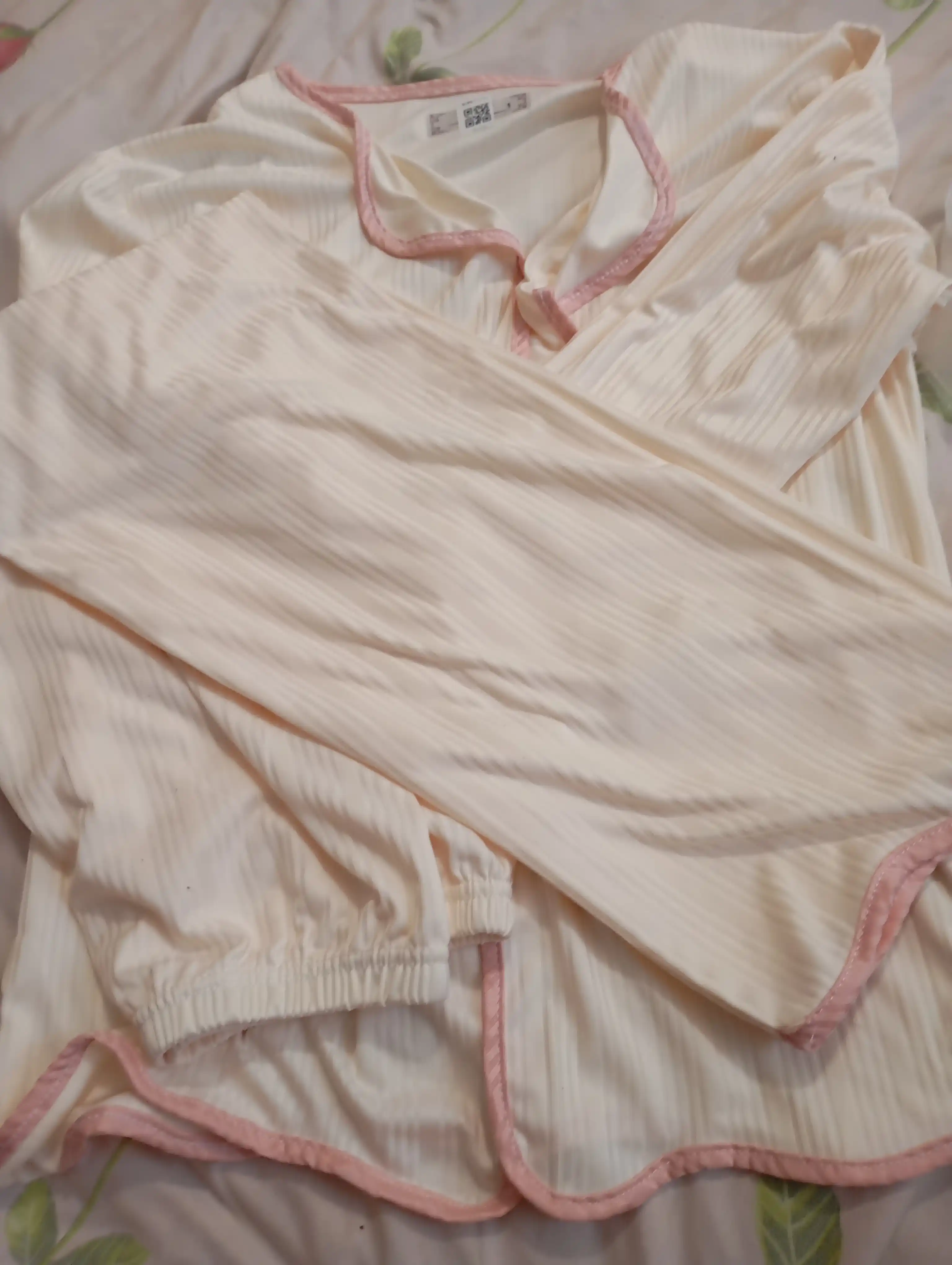 Ayollar uy kiyimi, pijama, 80% paxtadan tayyorlangan kiyimlar to‘plami 2 tasi 1 da