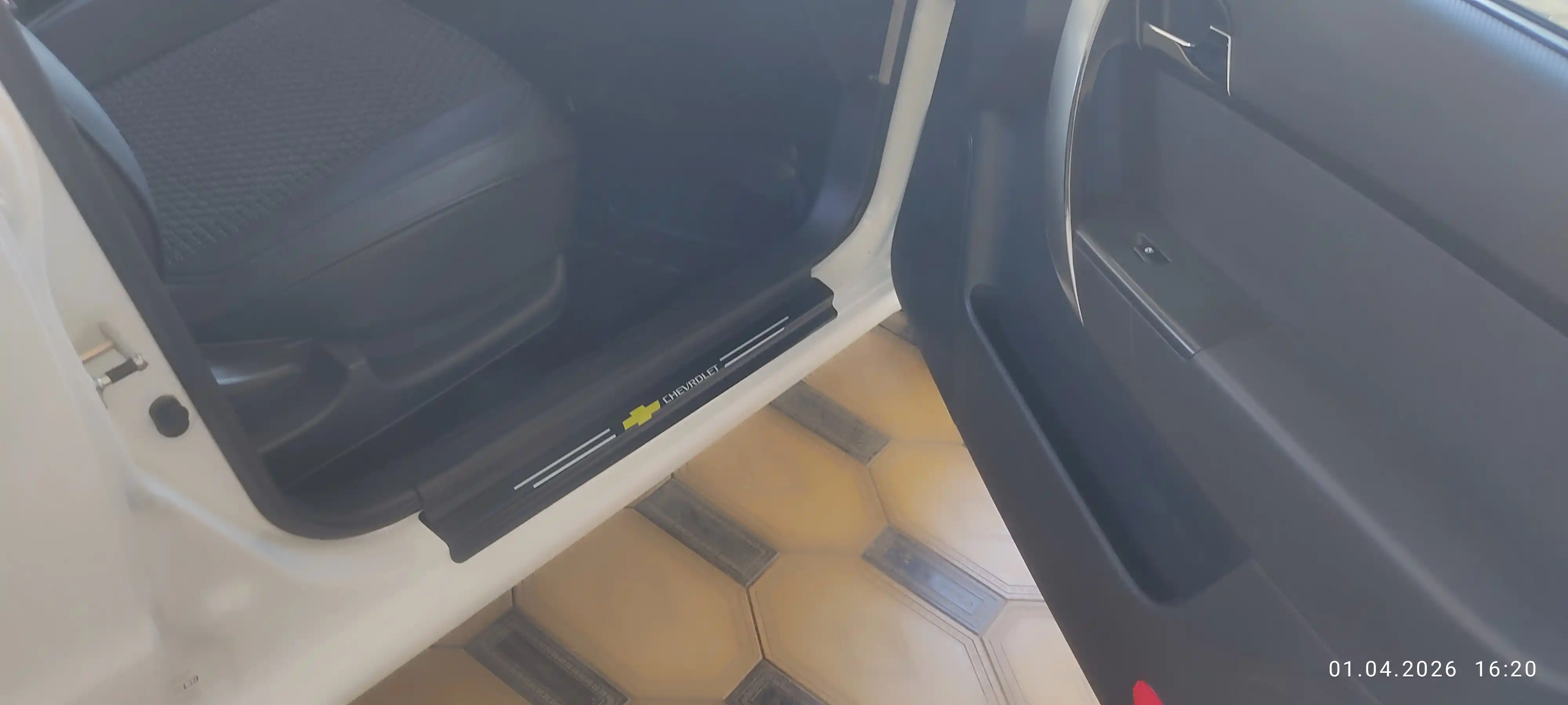 Chevrolet avtomobili uchun karbonli eshik ostonasi qoplamalari, himoya stikerlari