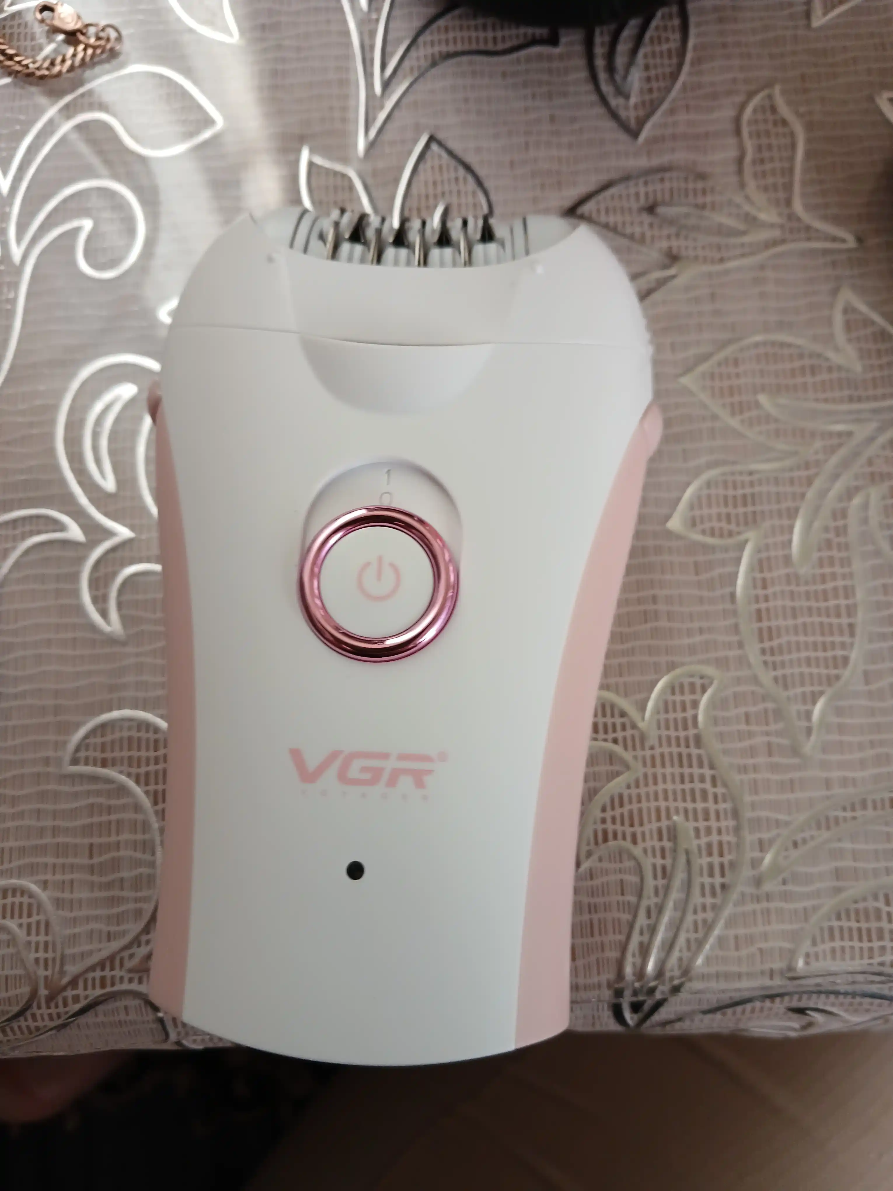 Эпилятор VGR V-705 для женщин, 32 пинцета, 2 скорости, подсветка, USB зарядка, 120 мин