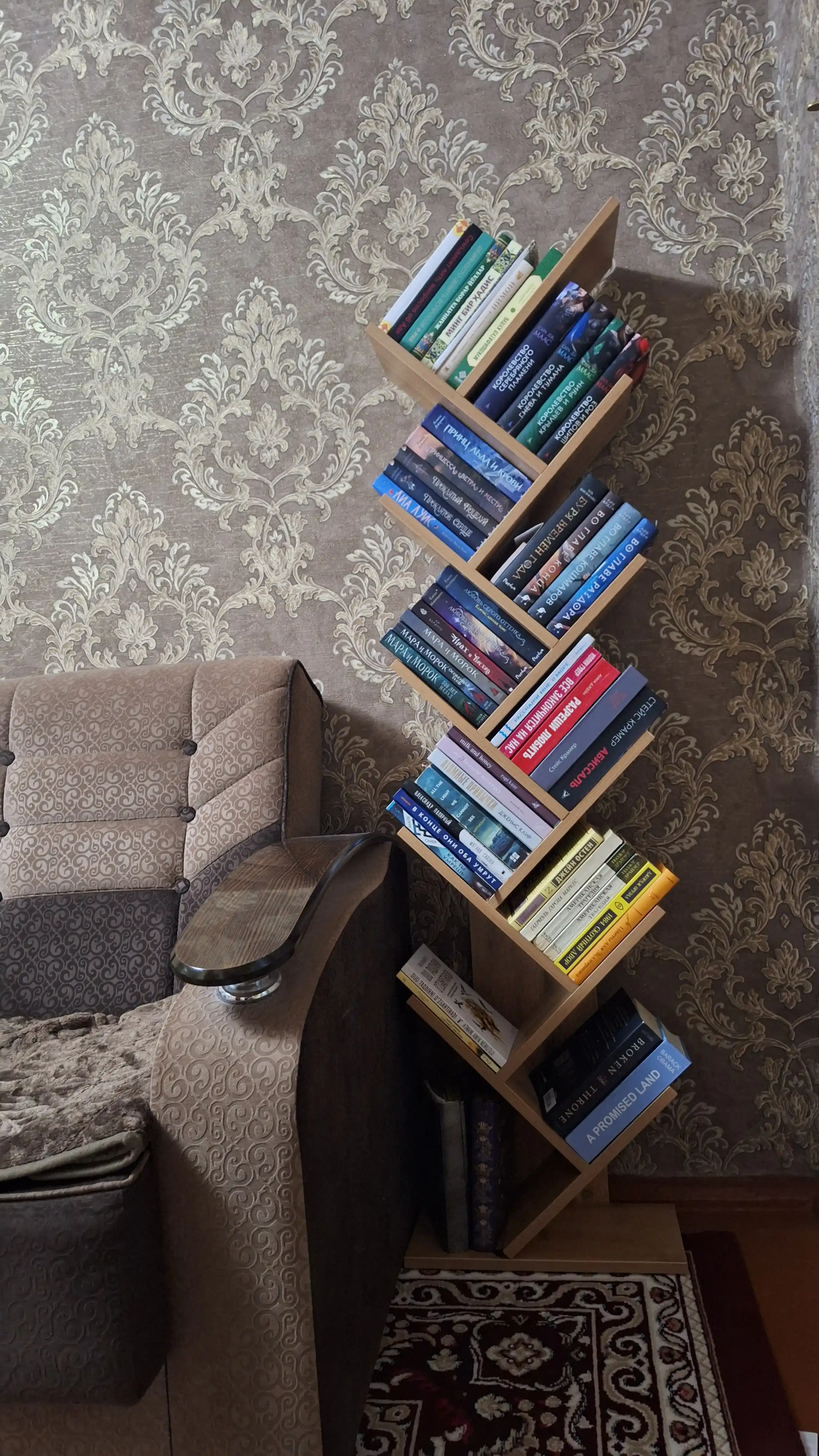 Minimalistik uy va ofis uchun (Tree bookshelf) daraxt shaklidagi ochiq kitob va gul javoni