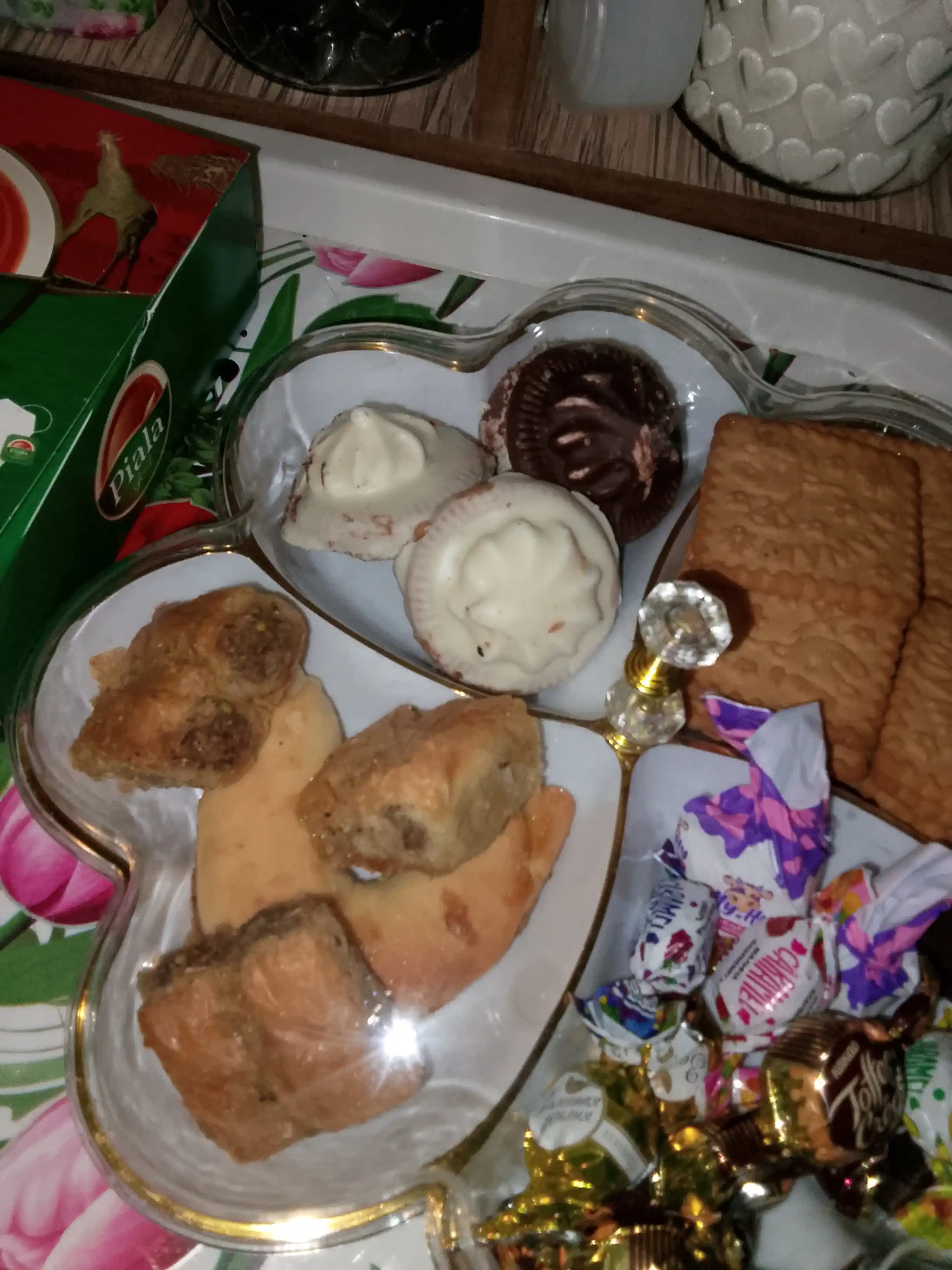 Qopqoqli menager, xurmo va quritilgan mevalar uchun idish, plastik