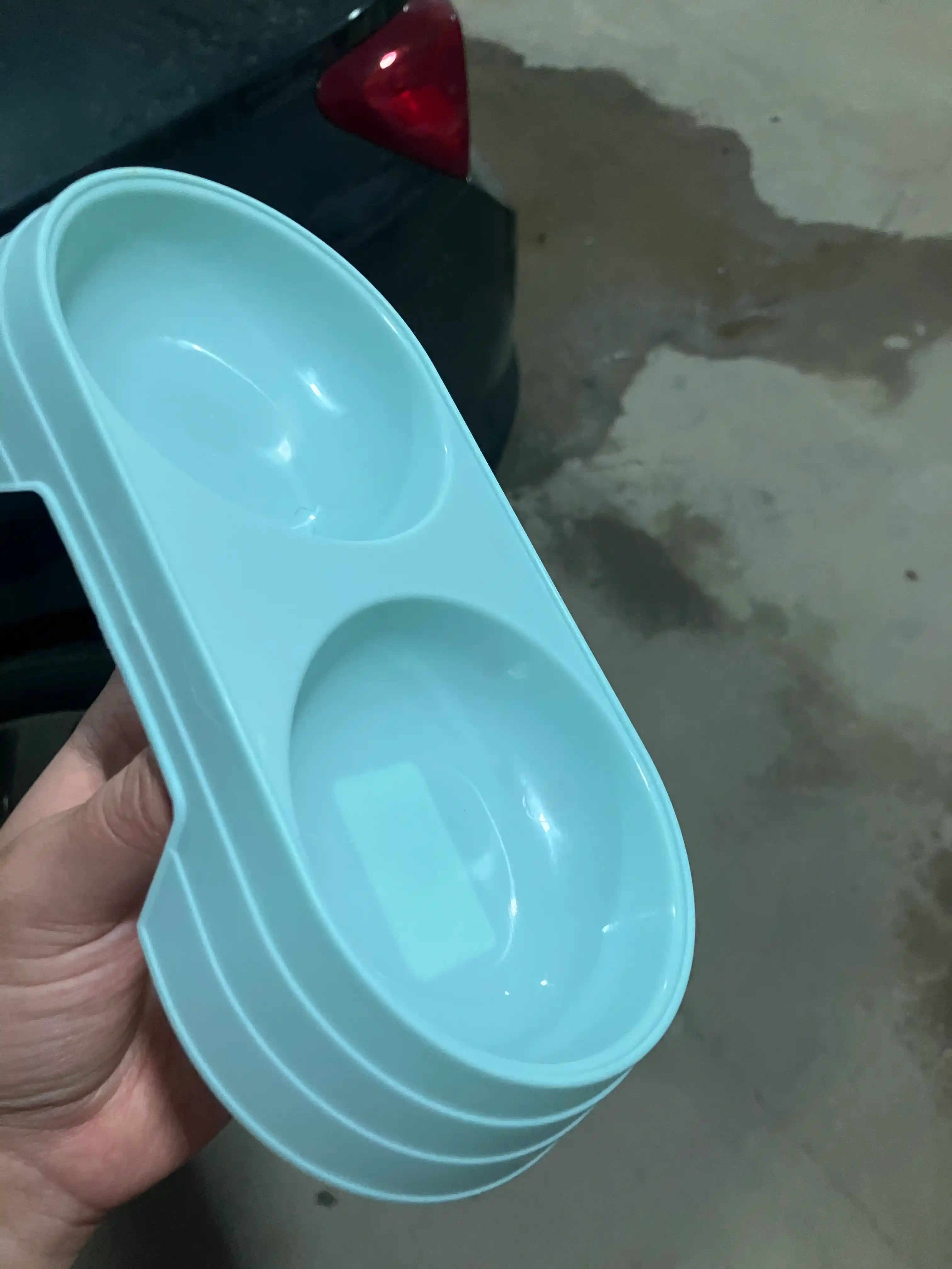 Mushuklar va itlar uchun ikki qismli idish, 150 ml, plastik