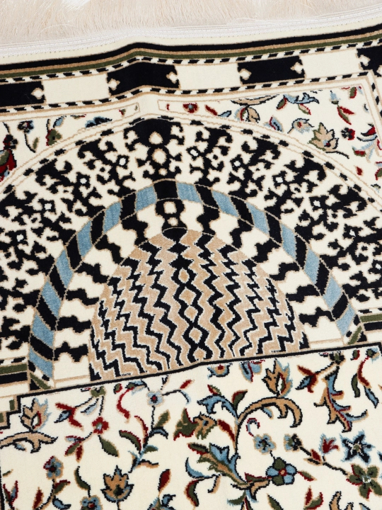Joynamoz Madina, Mada Carpets mahsuloti, yumshoq va mayin yuza, gilamdek baquvvat sifat