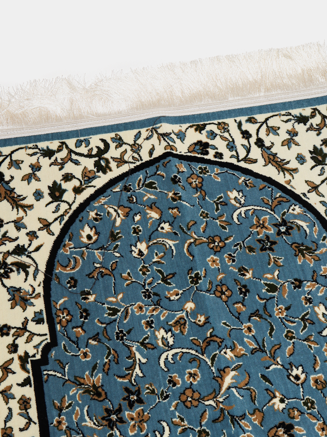 Joynamoz Madina, Mada Carpets mahsuloti, yumshoq va mayin yuza, gilamdek baquvvat sifat