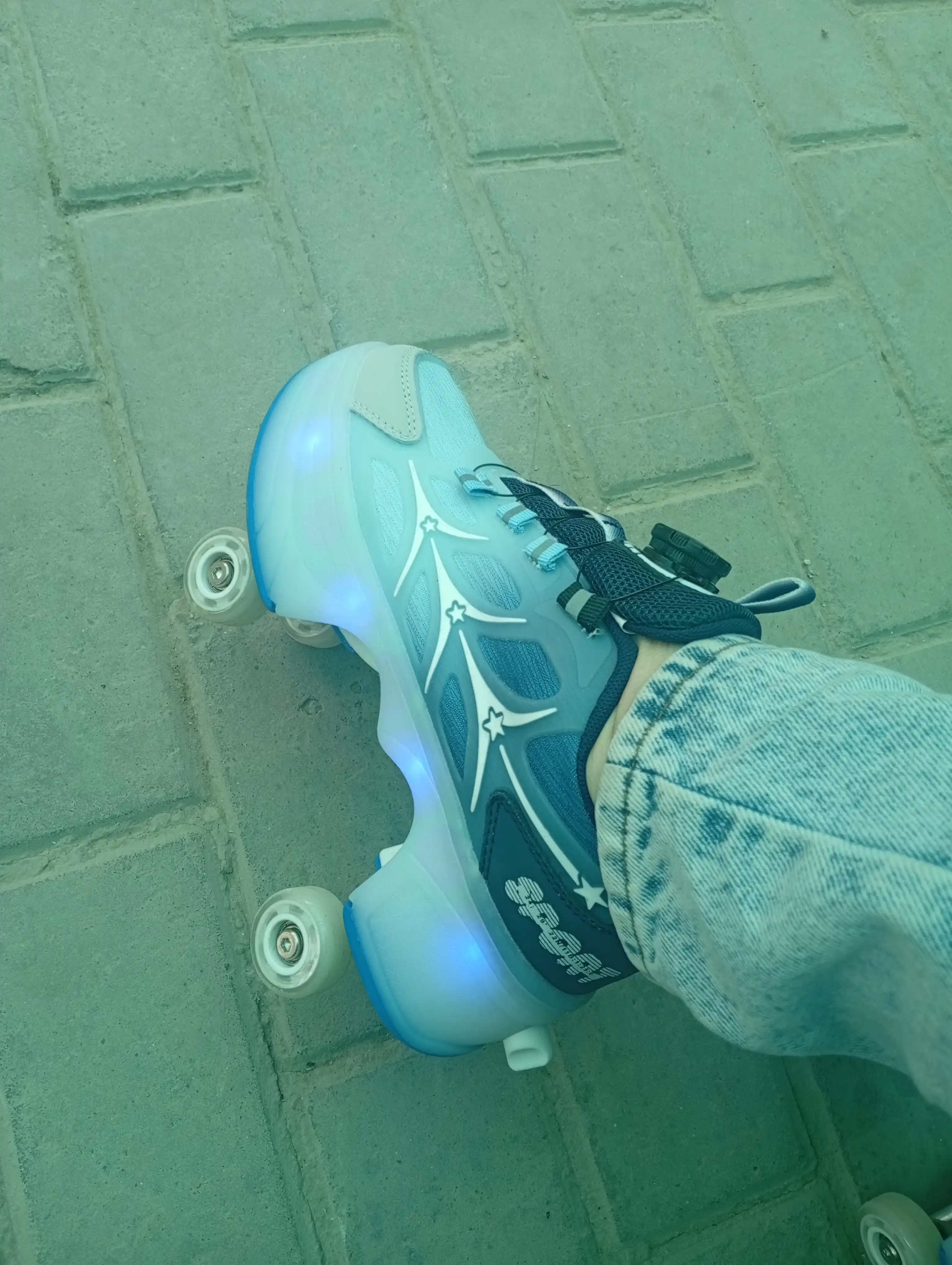 Модные роликовые кроссовки с LED-подсветкой MIRS SHOES для детей