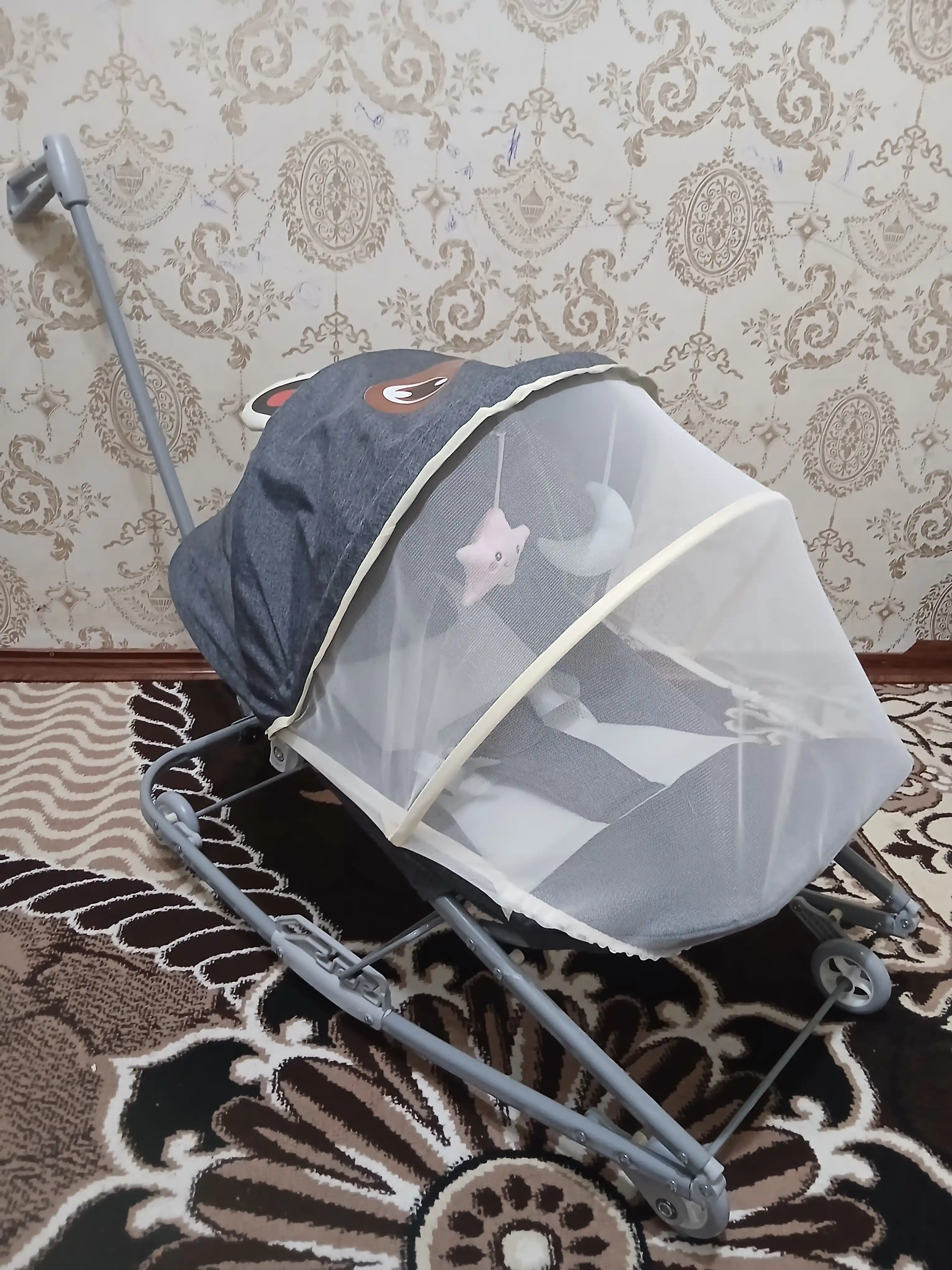Шезлонг-качалка для новорождённых, с игрушками и защитной москитной сеткой