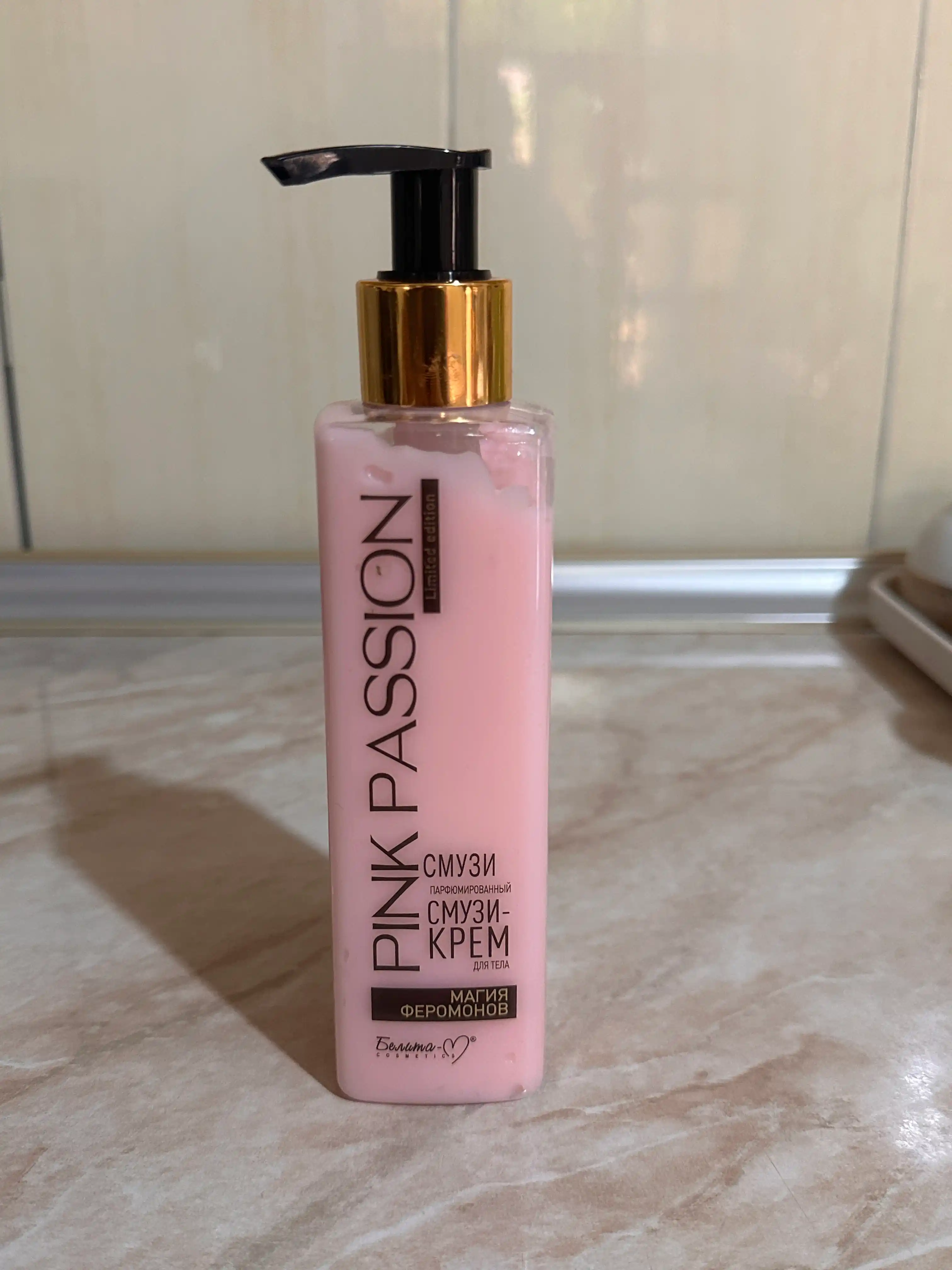 Pink Passion parfyumeriyali tana uchun krem, namlantiruvchi va yumshatuvchi, 190 ml