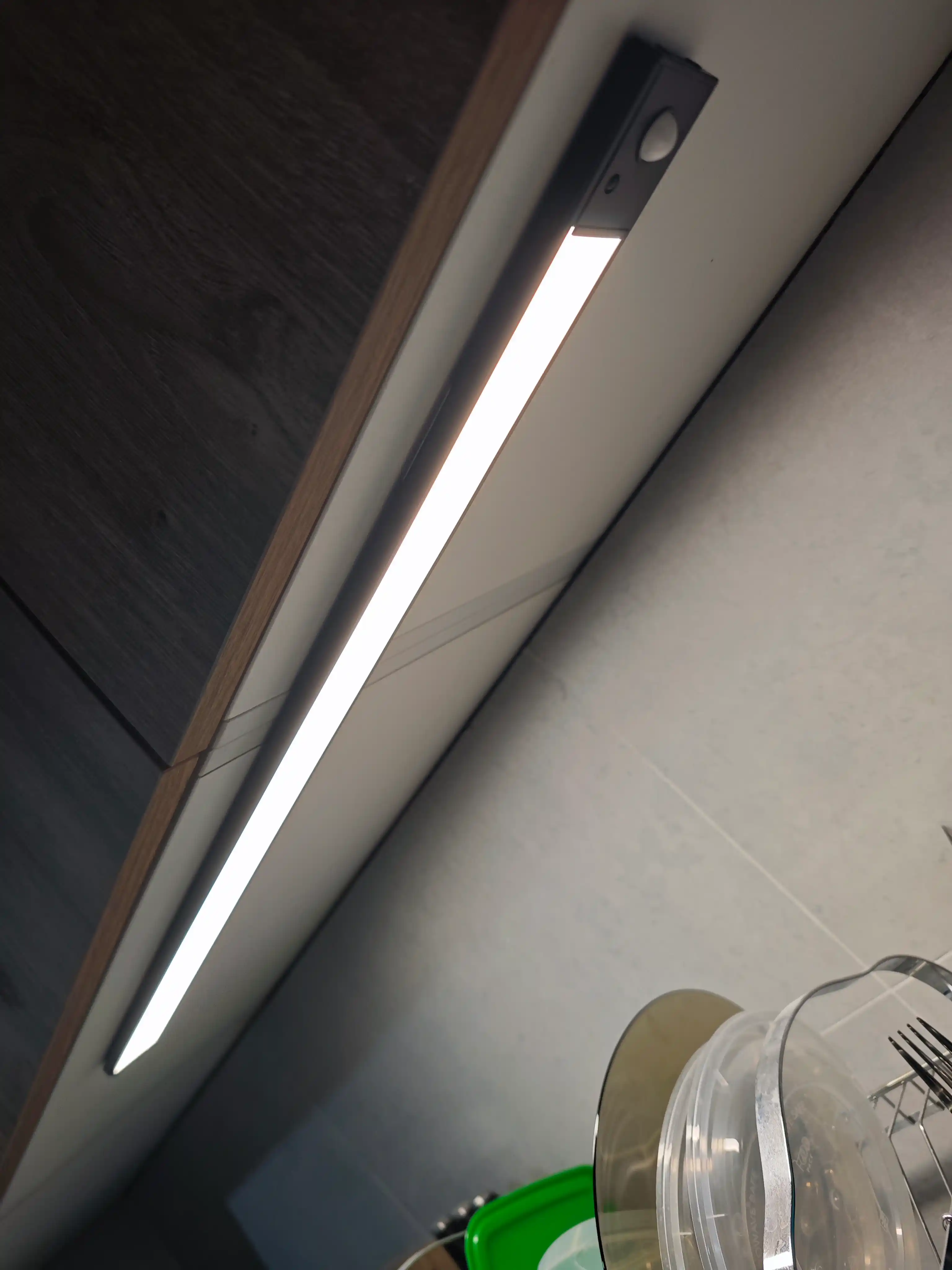Alyuminiy aqlli LED-yoritgich, harakat datchigi, magnitli mahkamlash, Type-C, akkumulyator