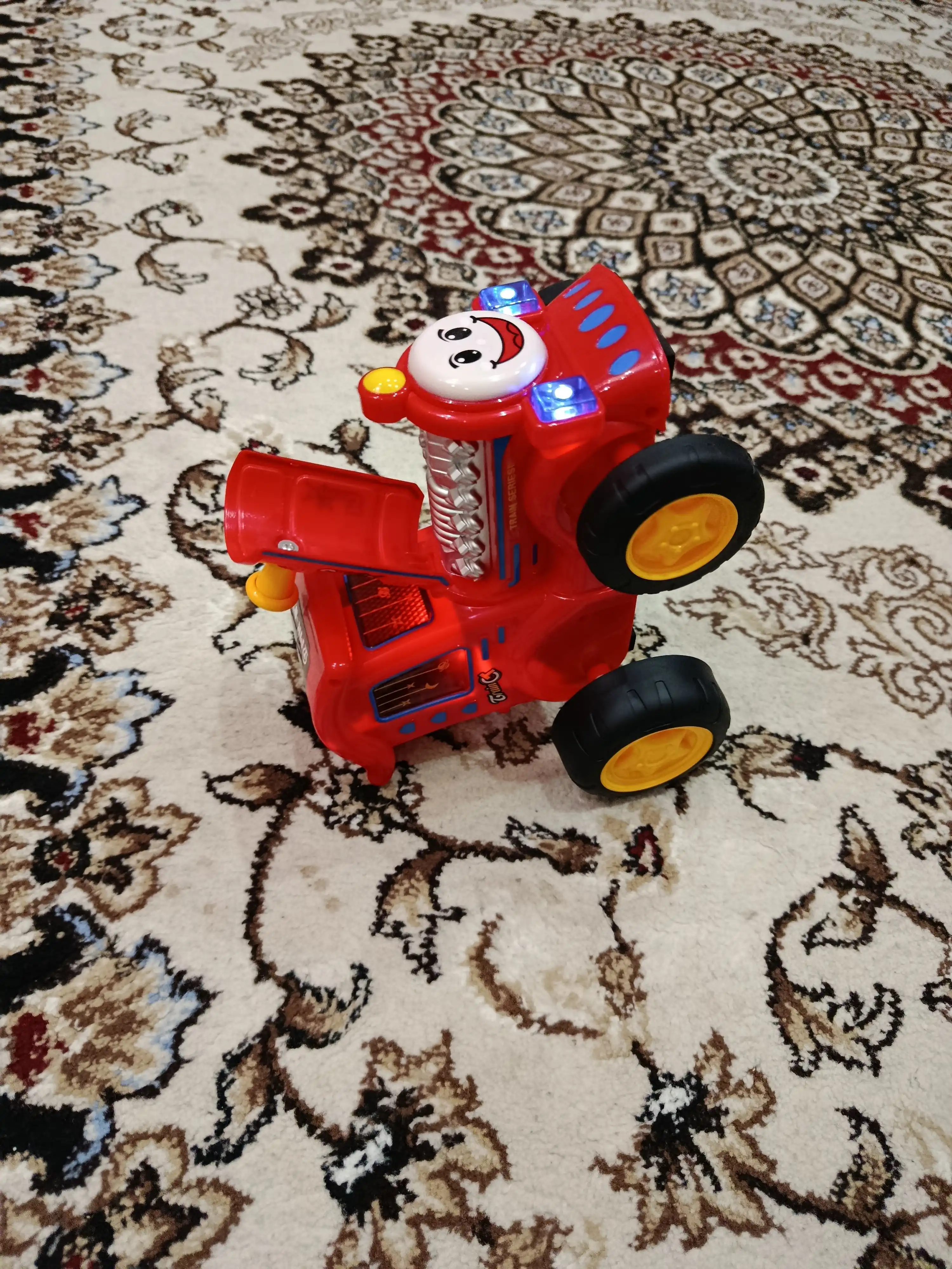 Pultli Siniy Traktor bolalar uchun radioupravleniyali o‘yinchoq, oldinga-orqaga yuradi 3+