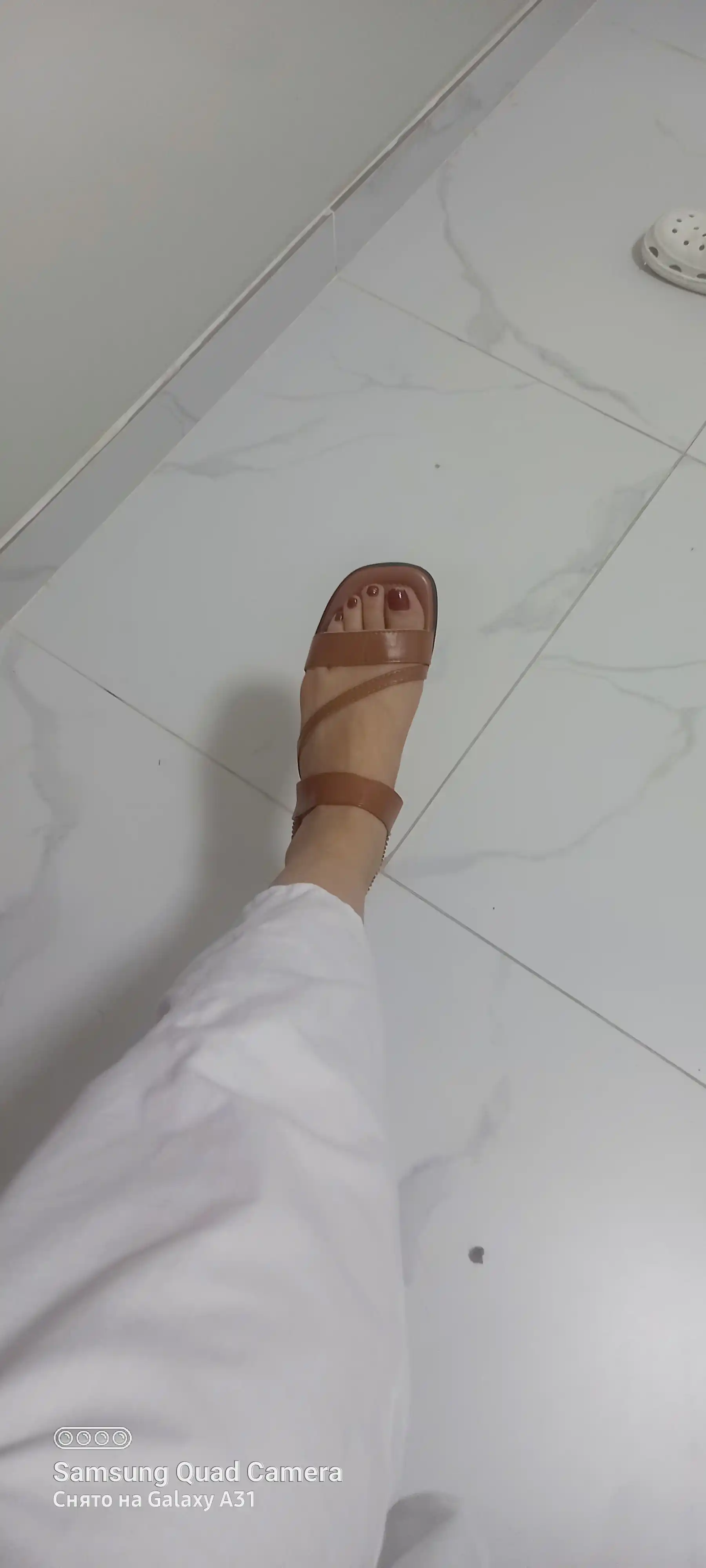 Ayollar sandallari, eko-charm sandallar, yumshoq tasodifiy