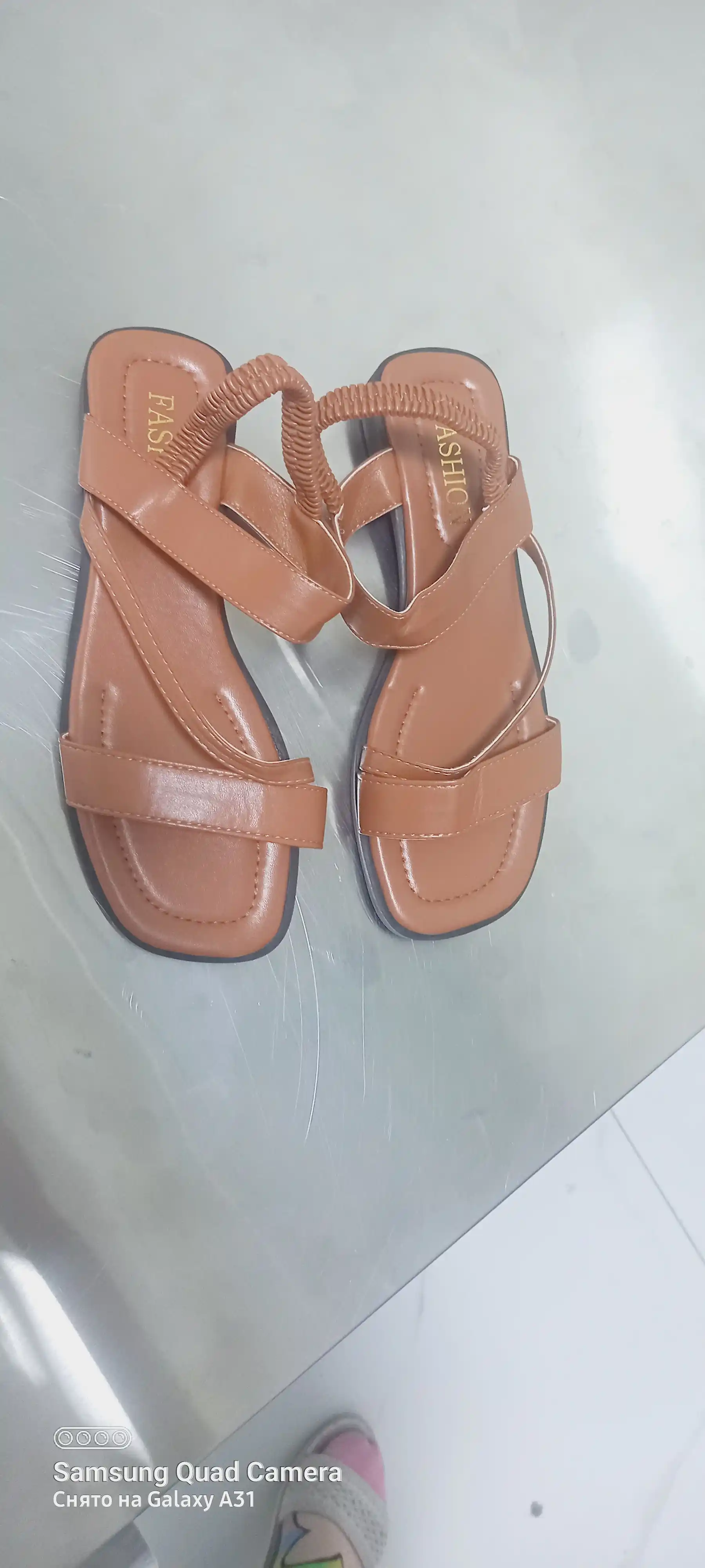 Ayollar sandallari, eko-charm sandallar, yumshoq tasodifiy