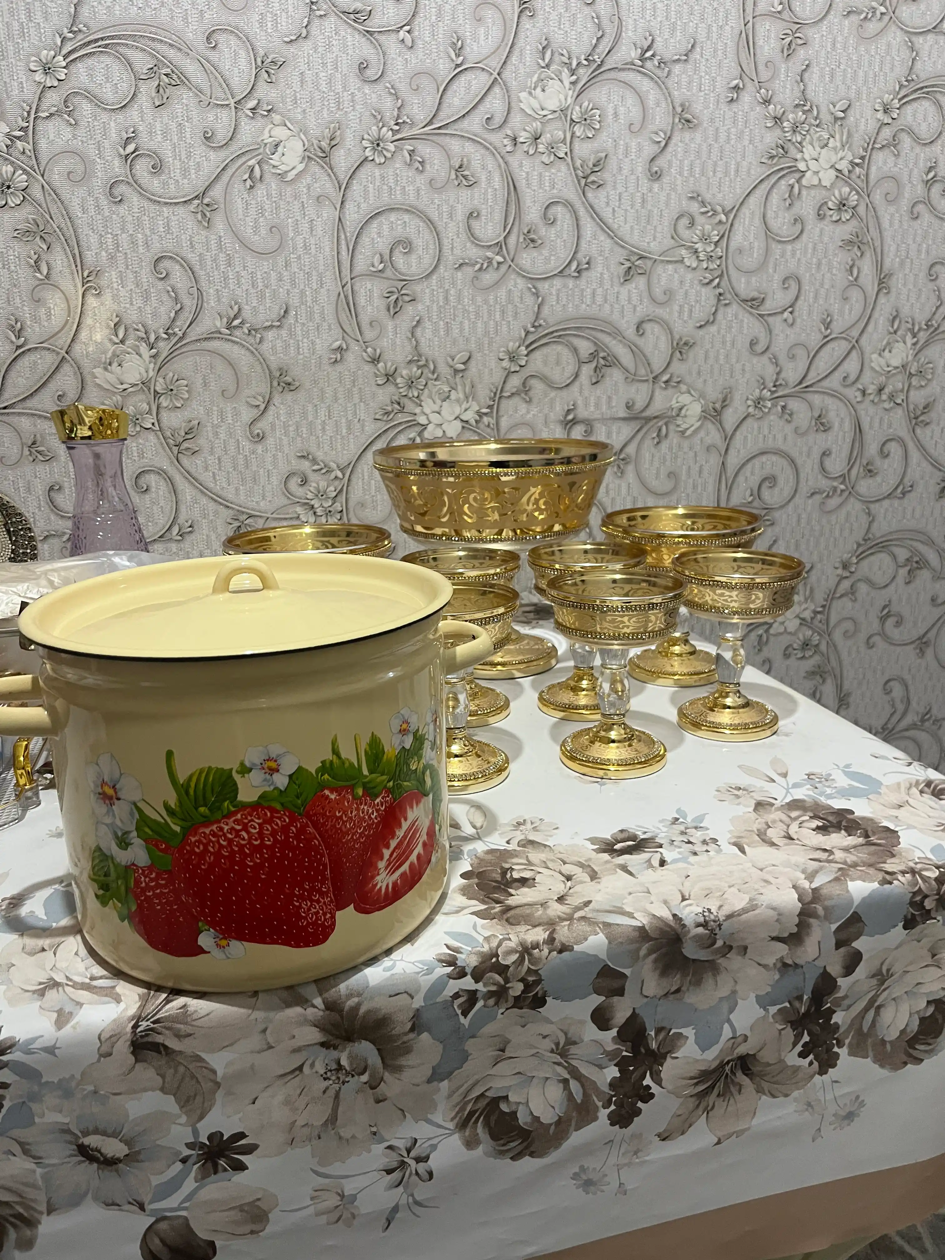 Кастрюли эмалированные с крышкой, кастрюли для кухни, кастрюли с крышкой, кастрюли