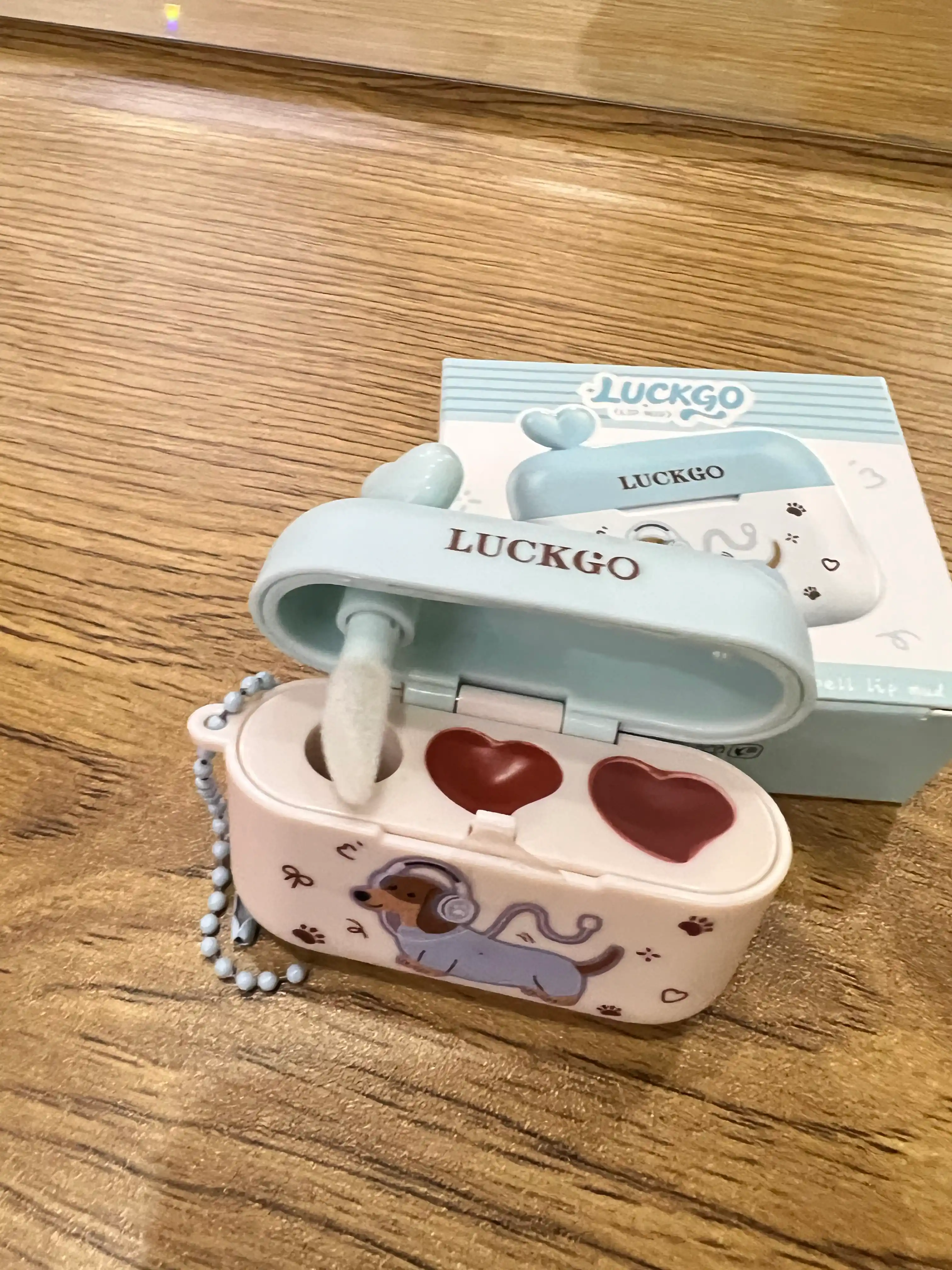 2 tasi 1 da lab bo‘yog‘i va quloqchin g‘ilofi, mat uzoq saqlanadigan pomada brelokli
