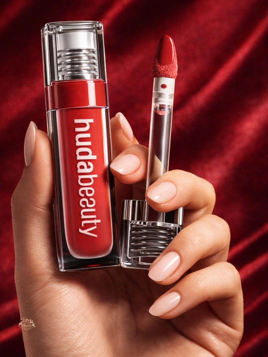Huda Beauty Liquid Lipstick, yorqin rang, silliq qoplama, kun bo‘yi komfort, 24 soat chidamli