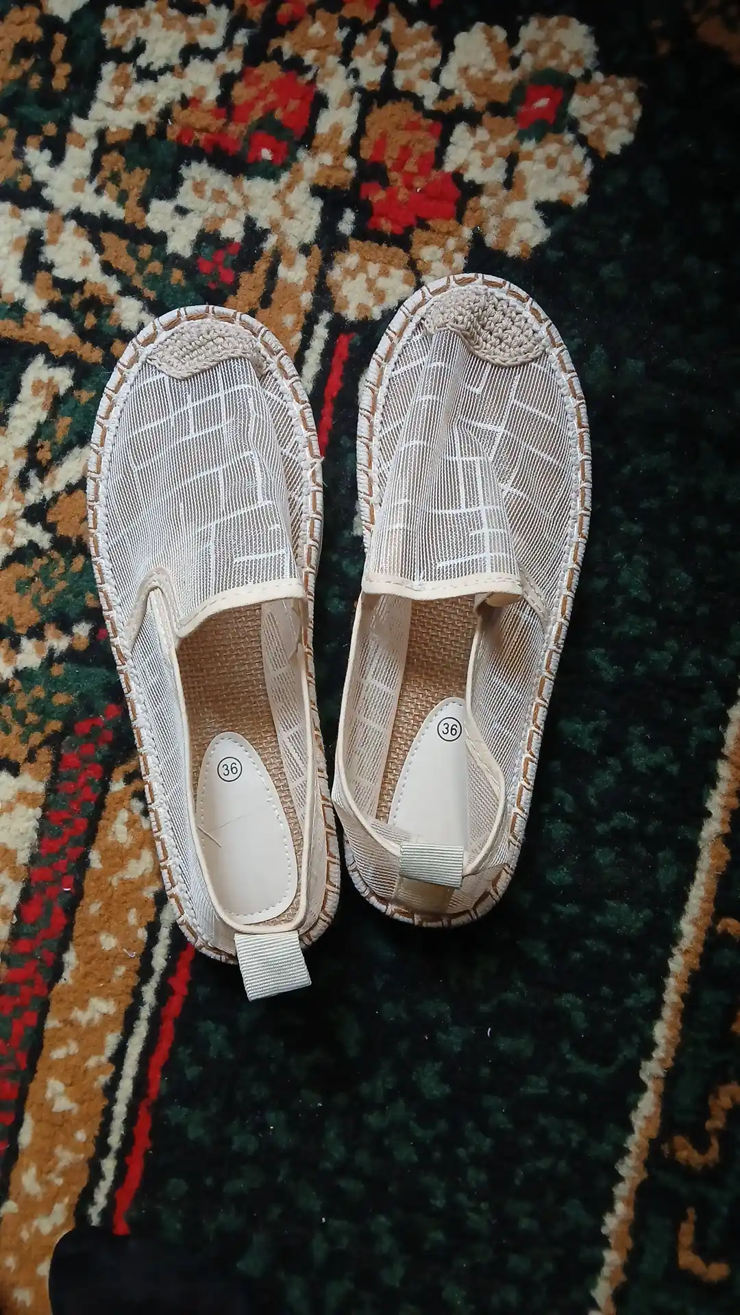 Ayollar espadrillari to‘qilgan burunli, to‘rli ustki qismli, dzhut taglikli