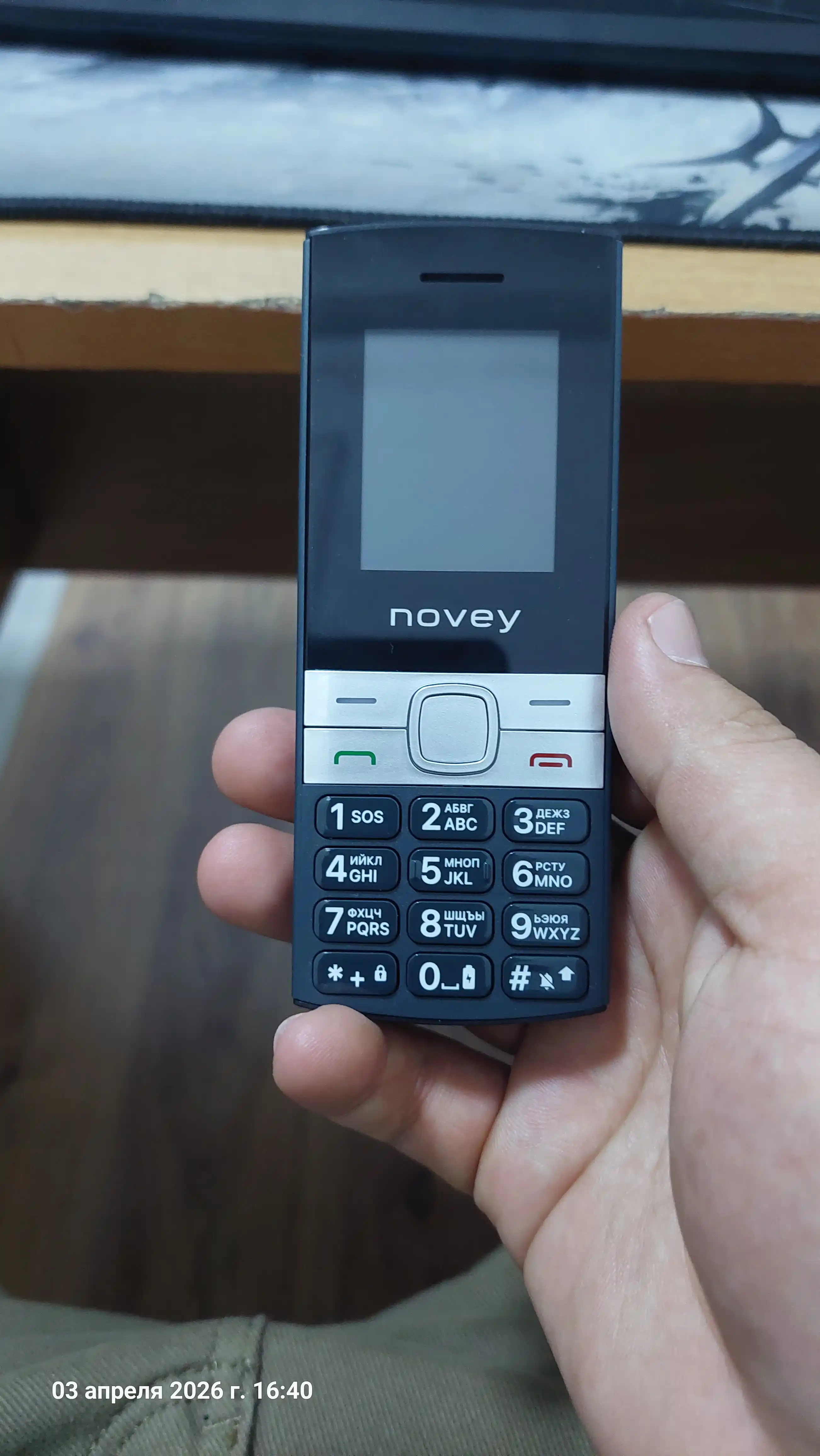 Novey 130 knopkali telefon, ingichka korpus, kamerasiz, 2 SIM