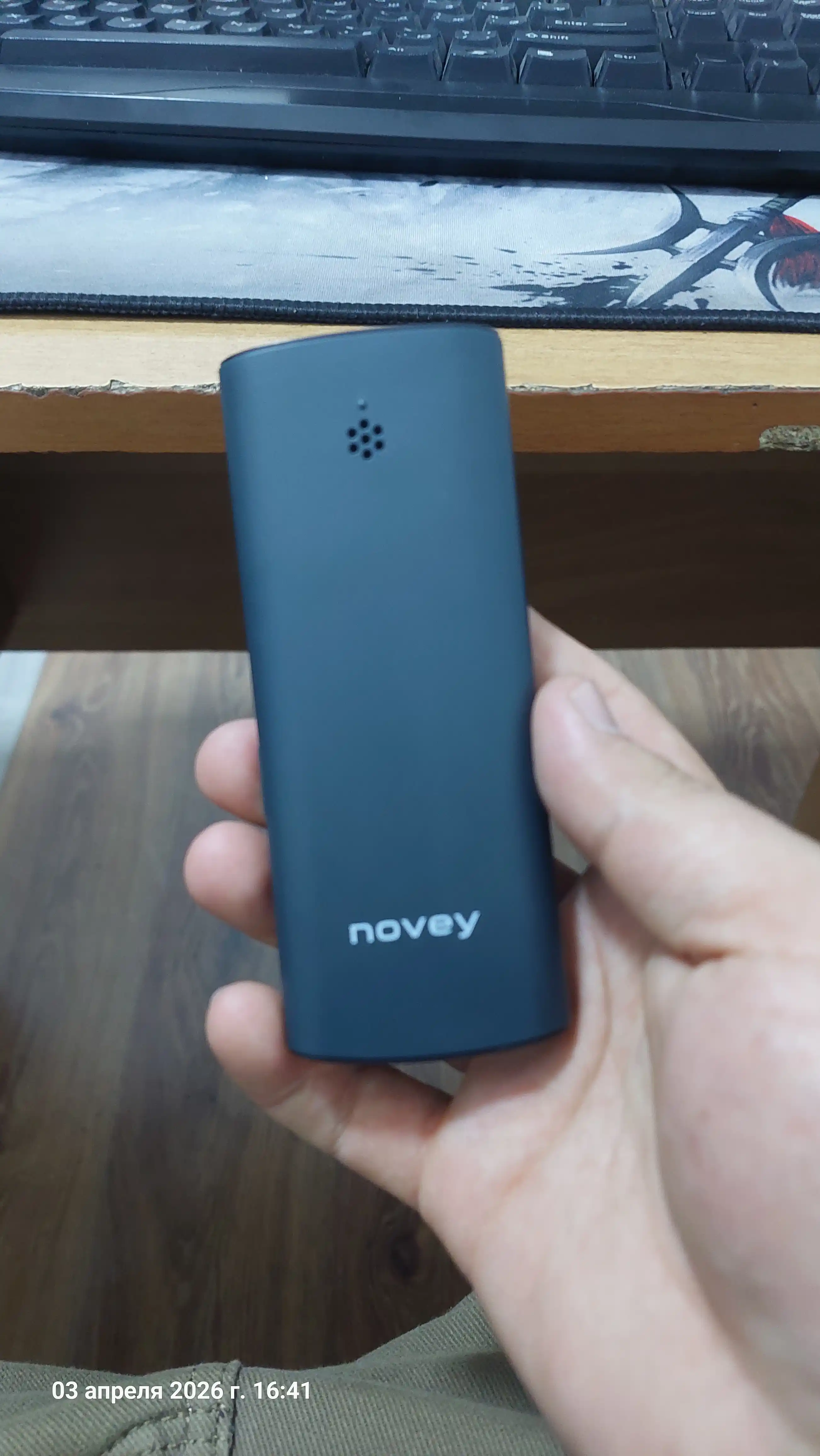 Novey 130 knopkali telefon, ingichka korpus, kamerasiz, 2 SIM