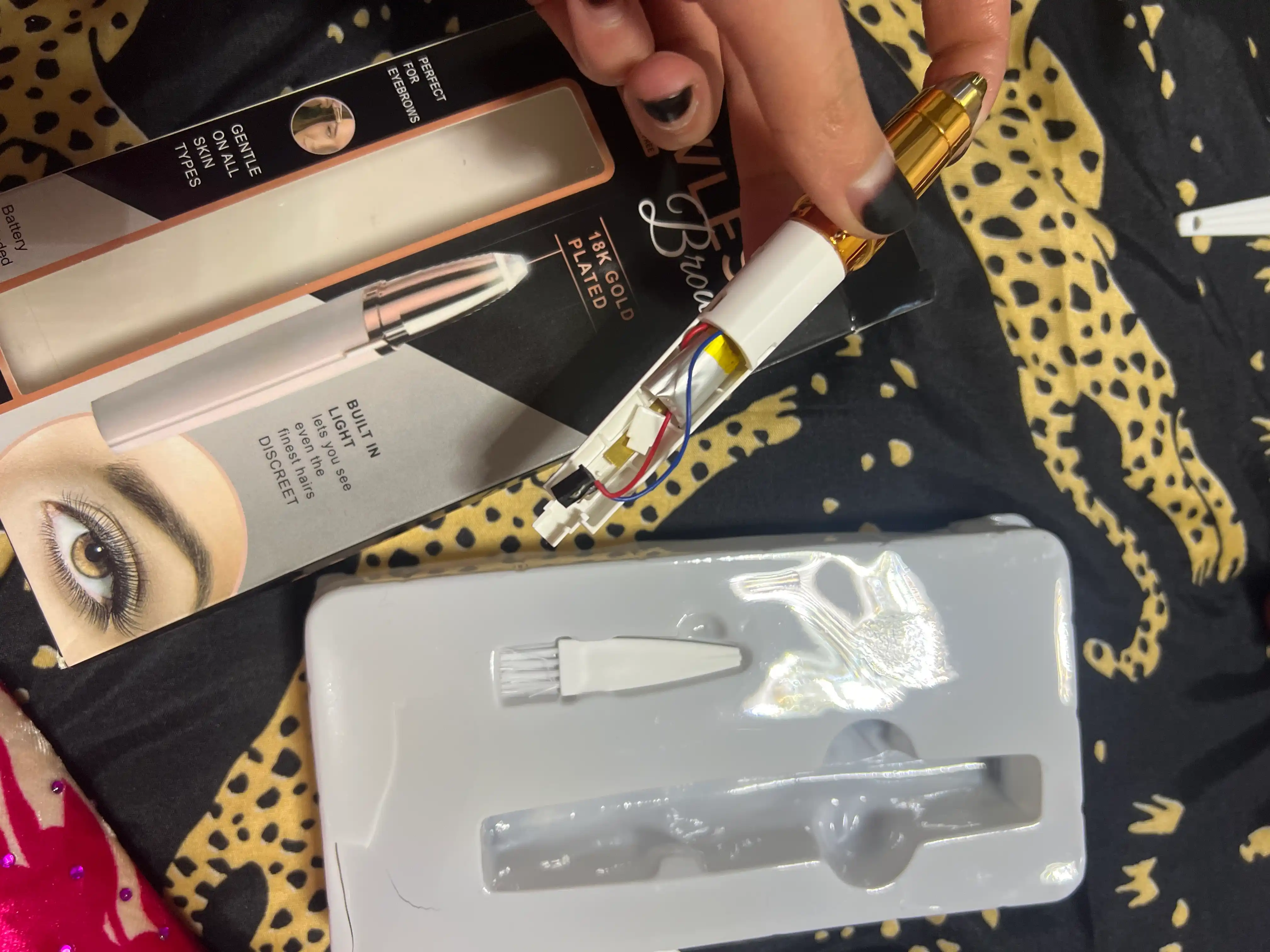 Аккумуляторный триммер для бровей для женщин, USB+, безболезненно 