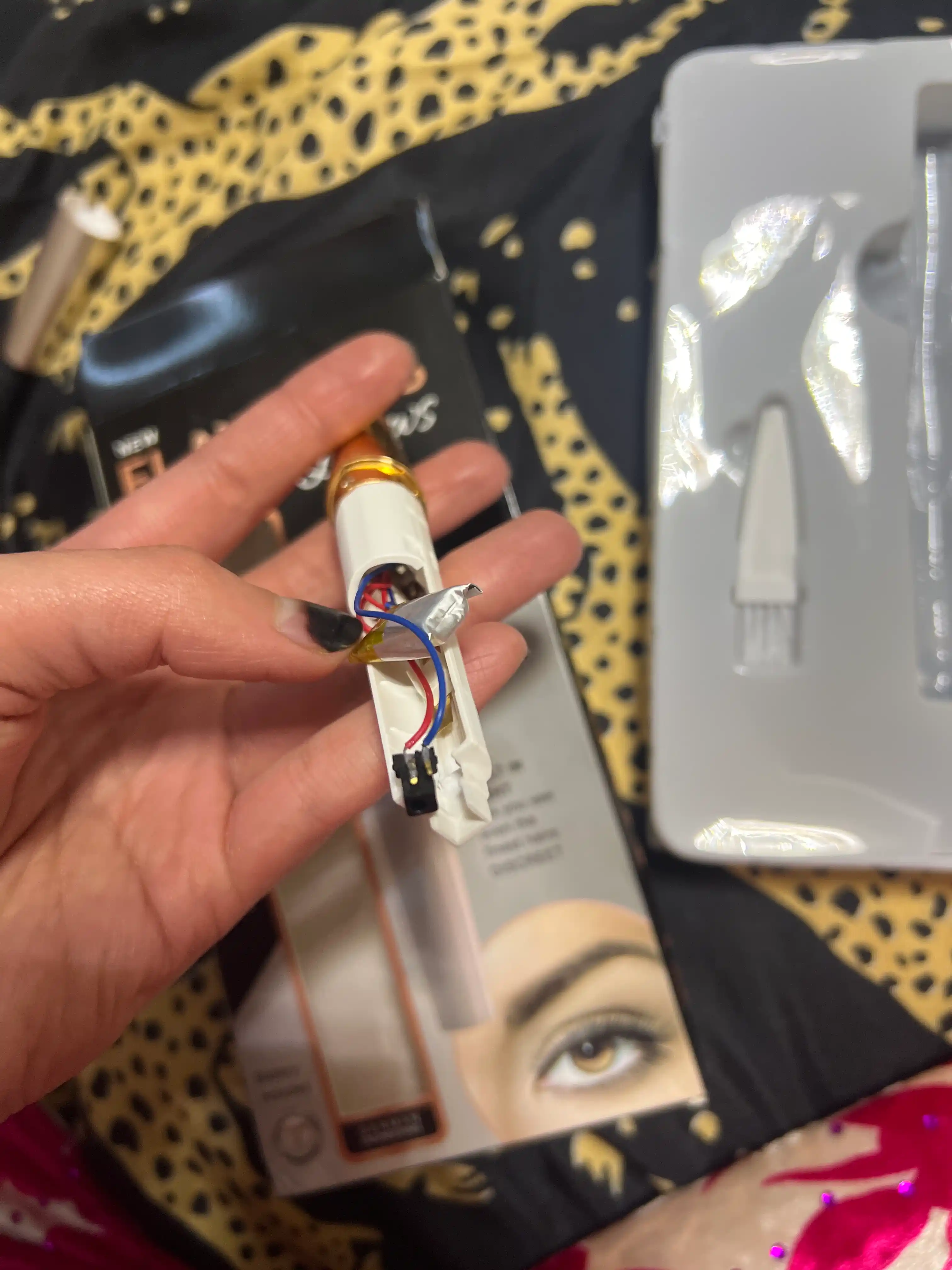 Аккумуляторный триммер для бровей для женщин, USB+, безболезненно 
