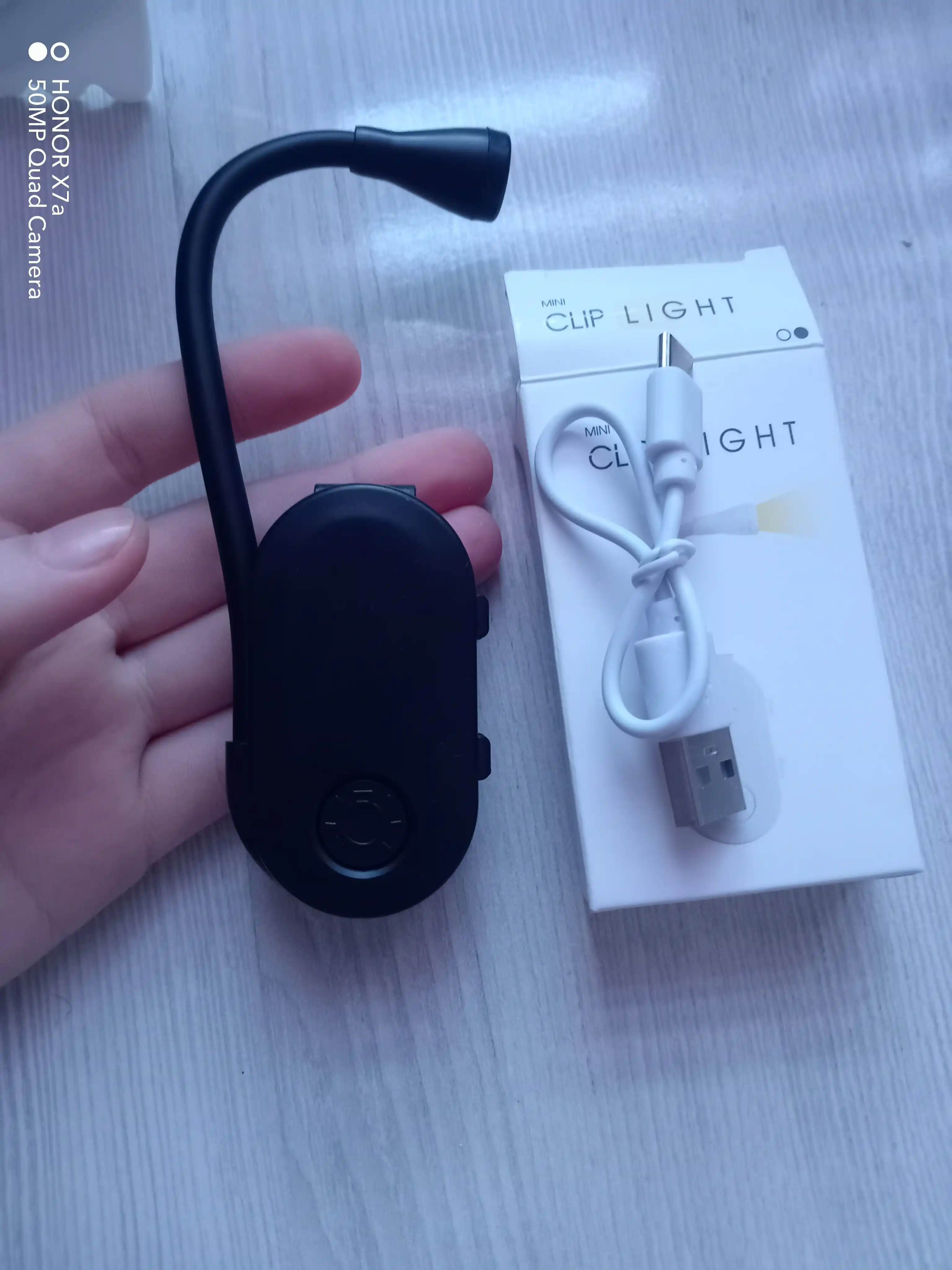 Kitob o‘qish uchun lampa, yoritgich va simsiz yoritgich