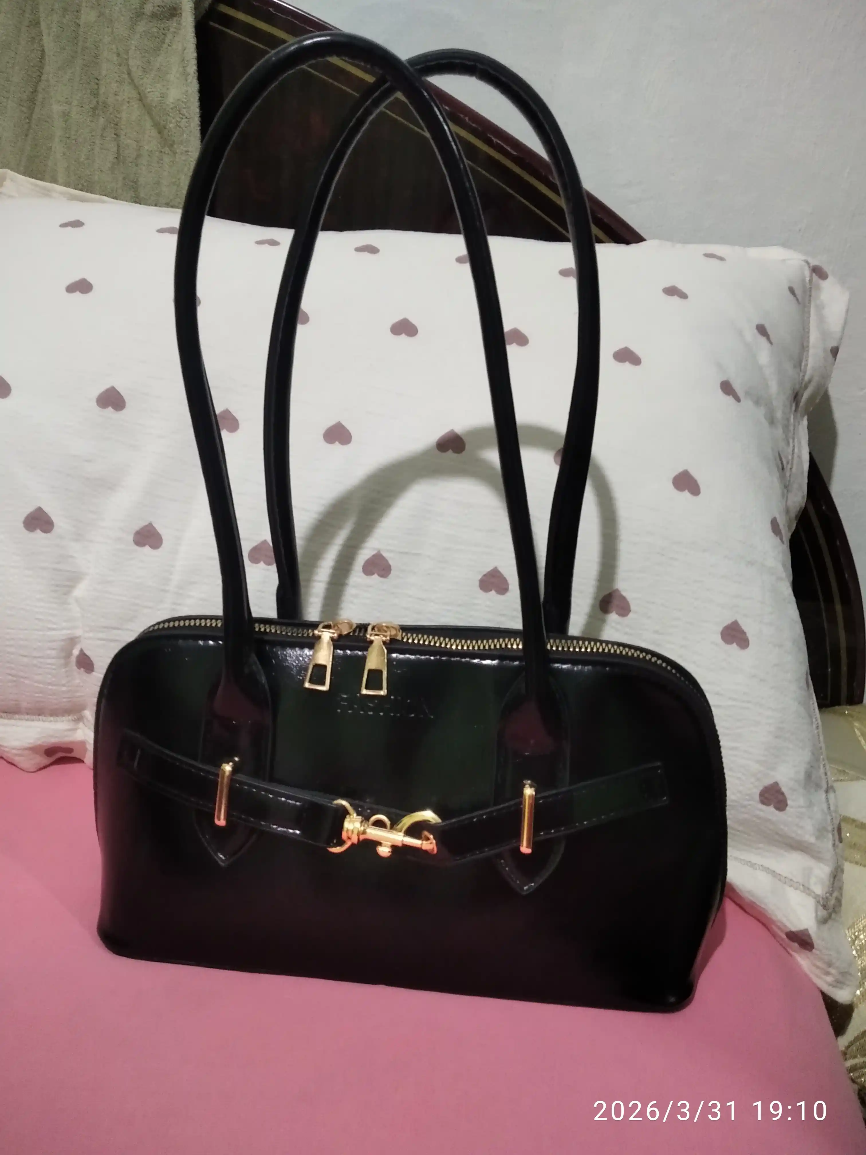 Ayollar sumkasi Jagura eko charm, yelkadan va crossbody taqiladigan, zamokli sumka