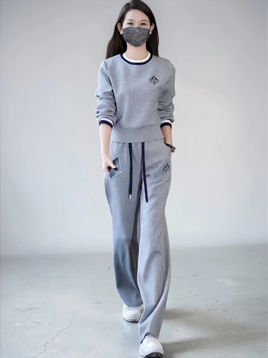 Bahor uchun ayollar uchun issiq, jun bilan qoplangan, sport kostyumi