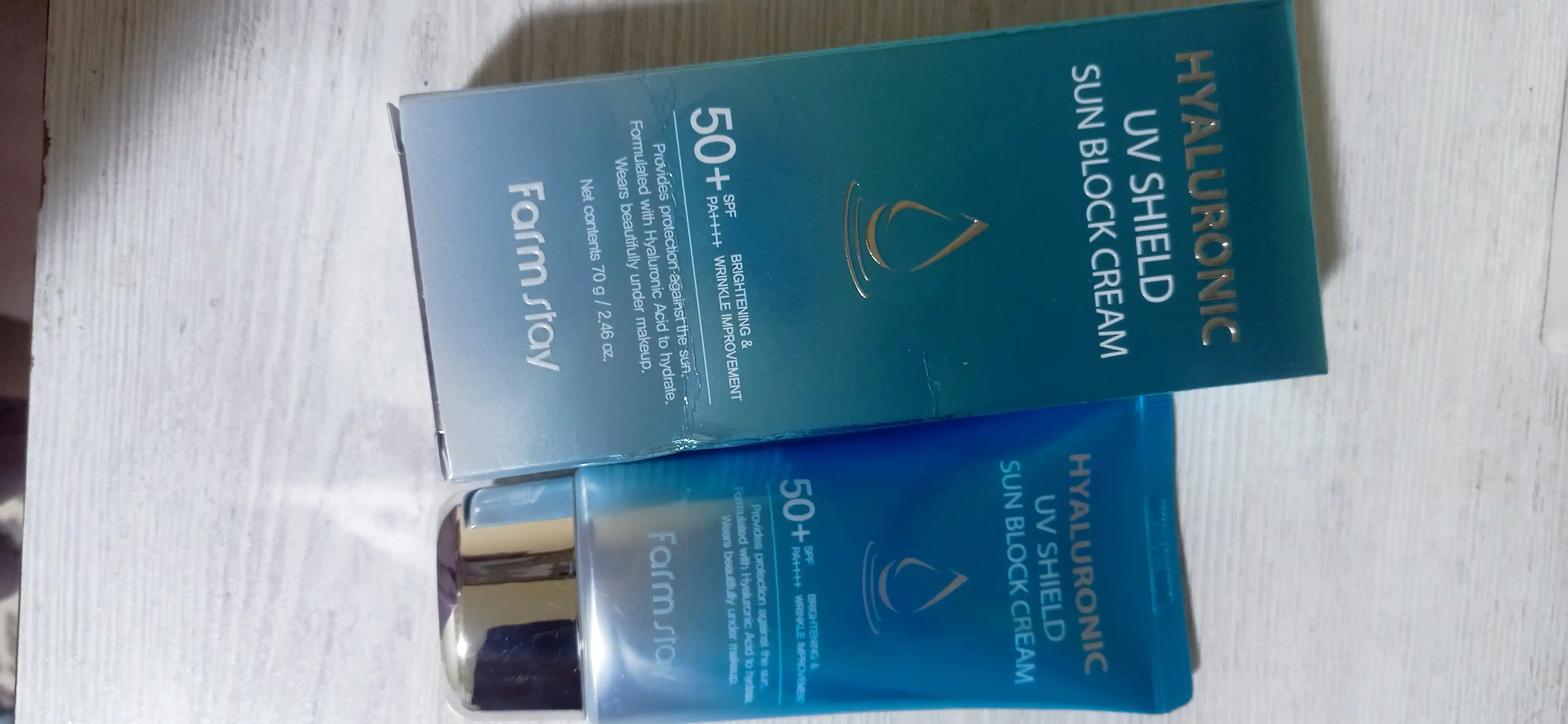 Quyoshdan himoya namlovchi krem SPF 50+