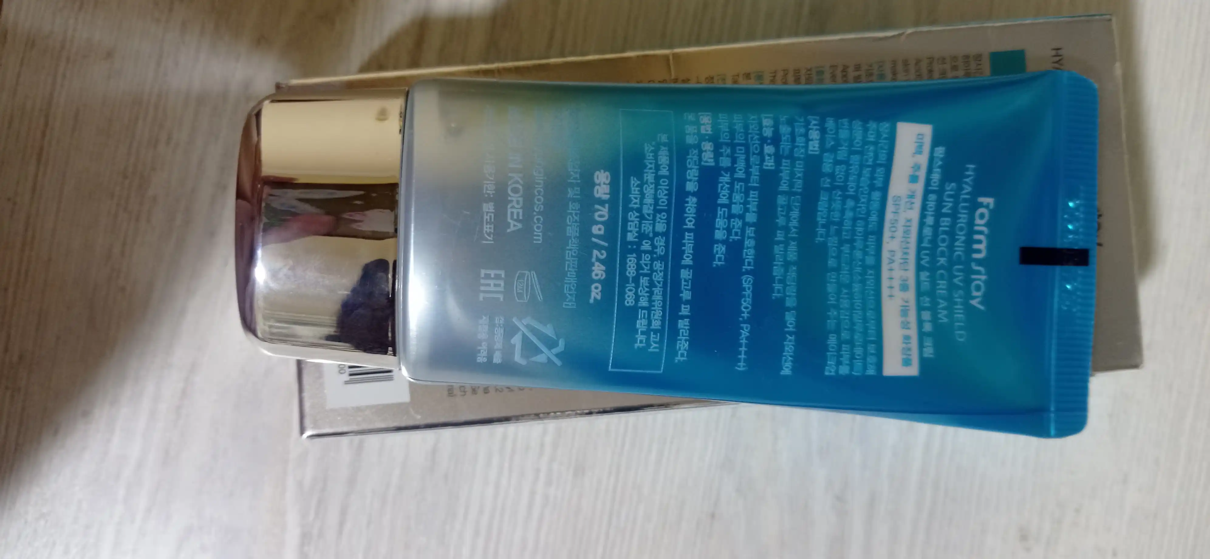 Quyoshdan himoya namlovchi krem SPF 50+