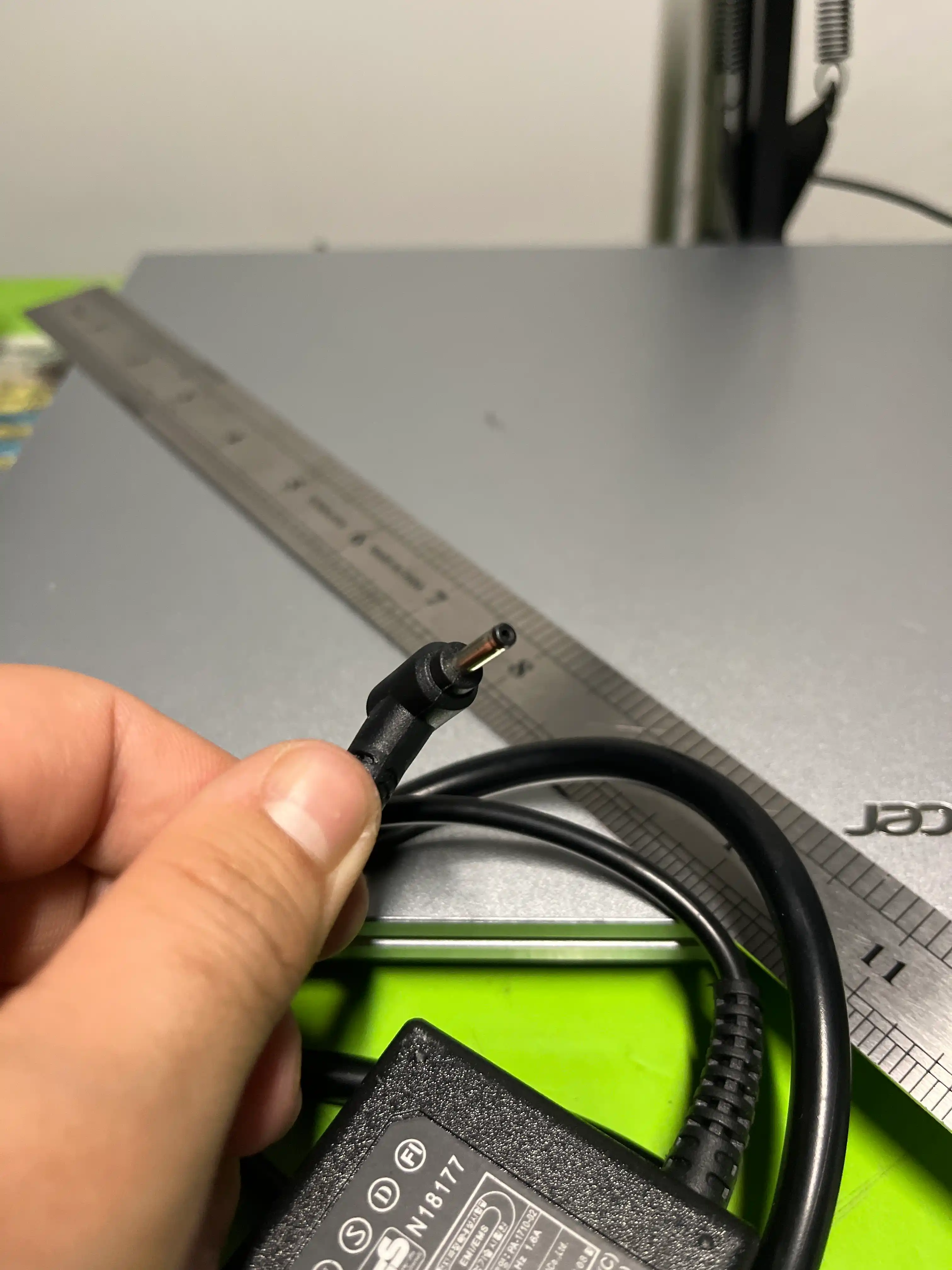 Noutbuk uchun quvvat manbai Acer 19V 3.42A, 65Vt, vilkaning tor uchi  xajmi 3.0х1.0 mm