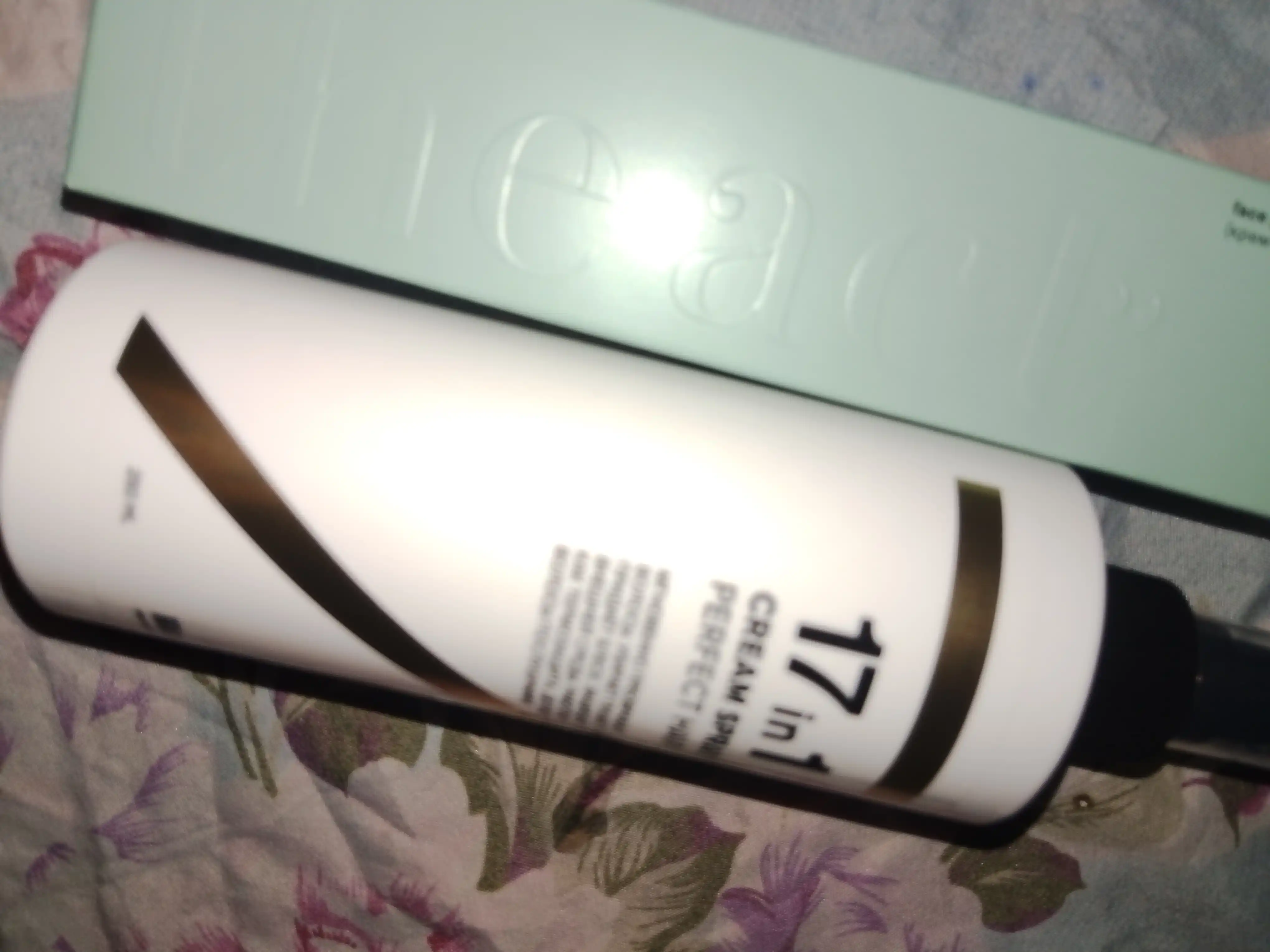 The Act yuz uchun krem-gel, namlantiruvchi, gialuron kislotasi bilan, 65 ml