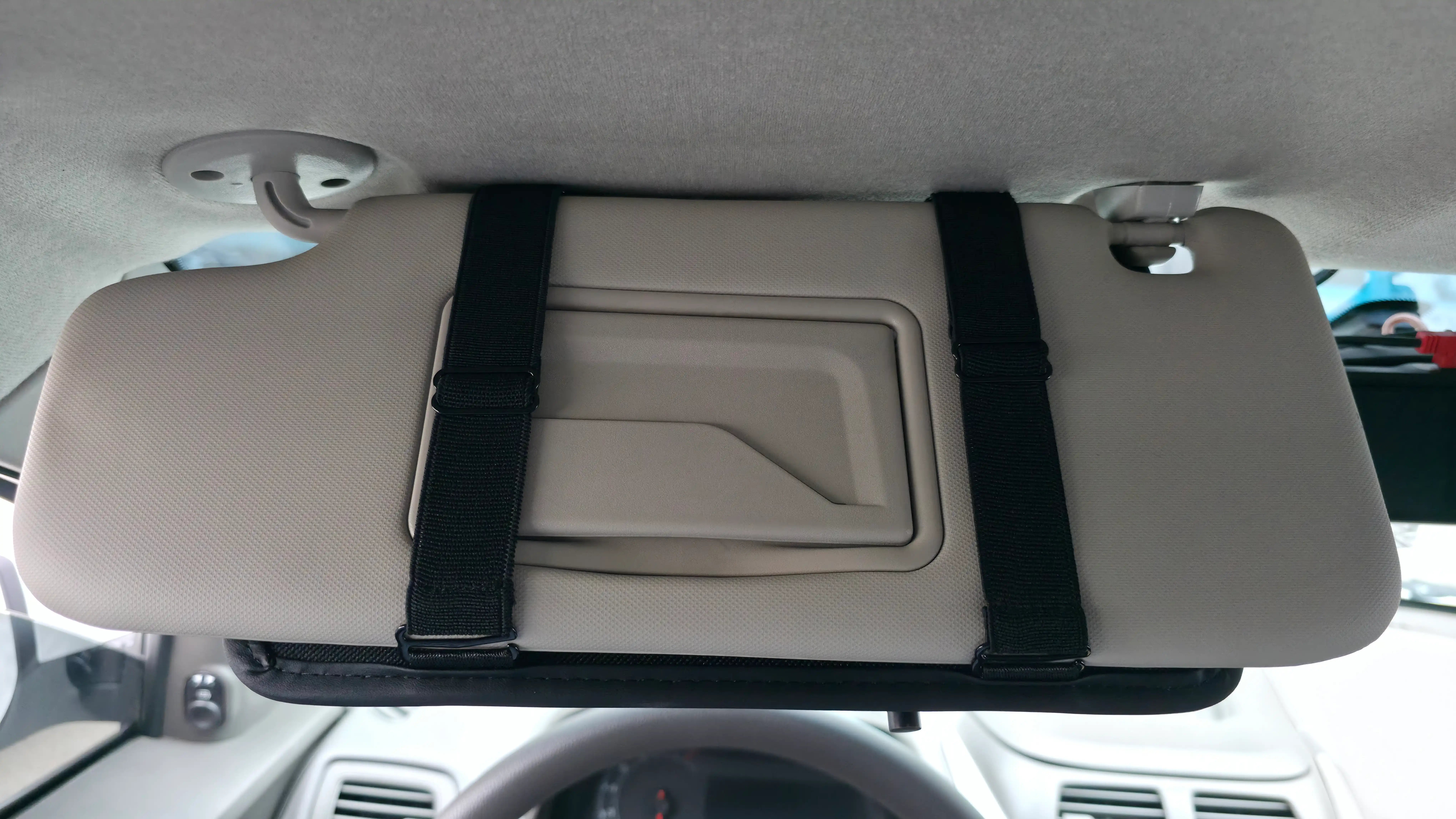 Avtomobil quyosh niqobi ostida organizator, eko-charm