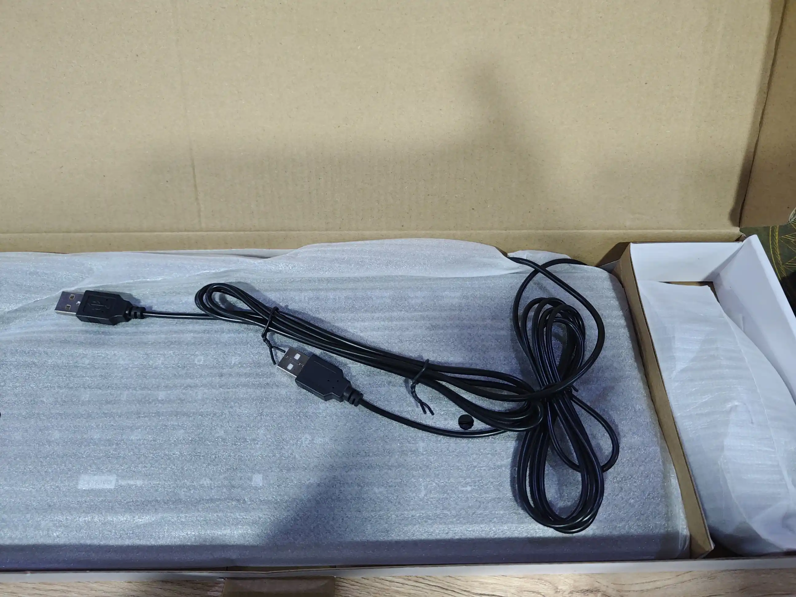 Klaviatura va sichqoncha komplekt 2 tasi 1 da - Lenovo Kit PW11 , 1600 DPI