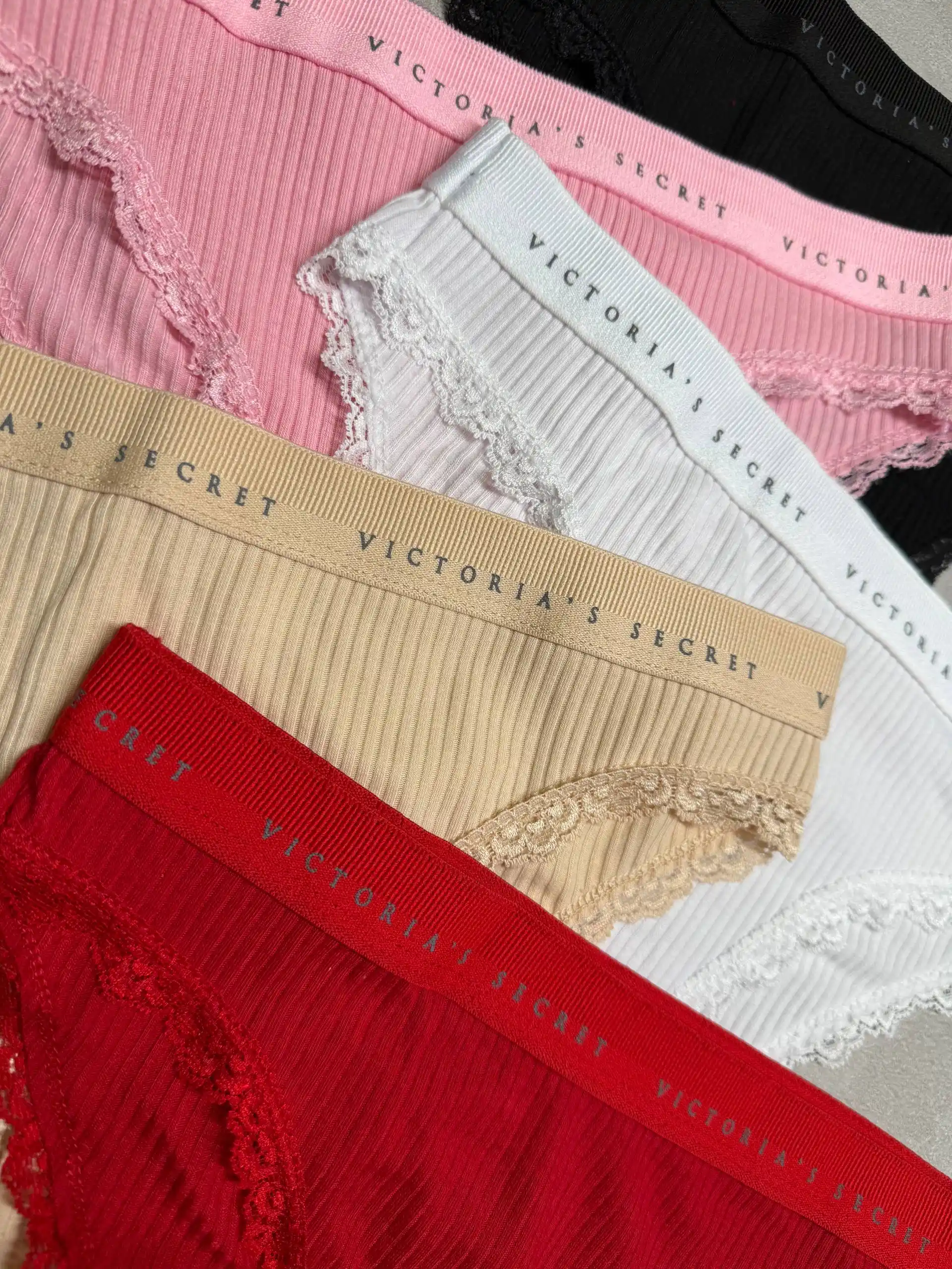 Ayollar uchun Victoria`s secret trusiklari, 5 dona to‘plam, sovg‘a qutisida ichki kiyim