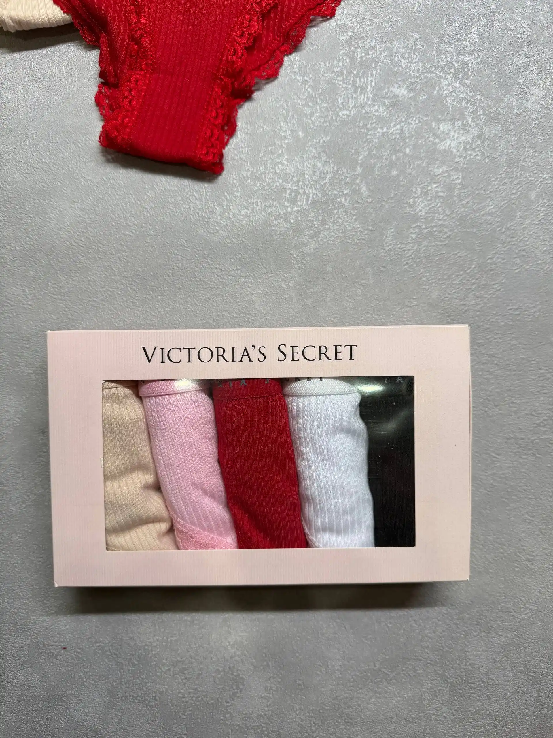 Ayollar uchun Victoria`s secret trusiklari, 5 dona to‘plam, sovg‘a qutisida ichki kiyim
