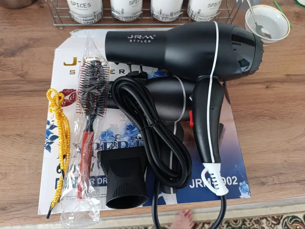 Soch quritish va turmaklash uchun nasadkali va taroqli professional JRM 9902 fen