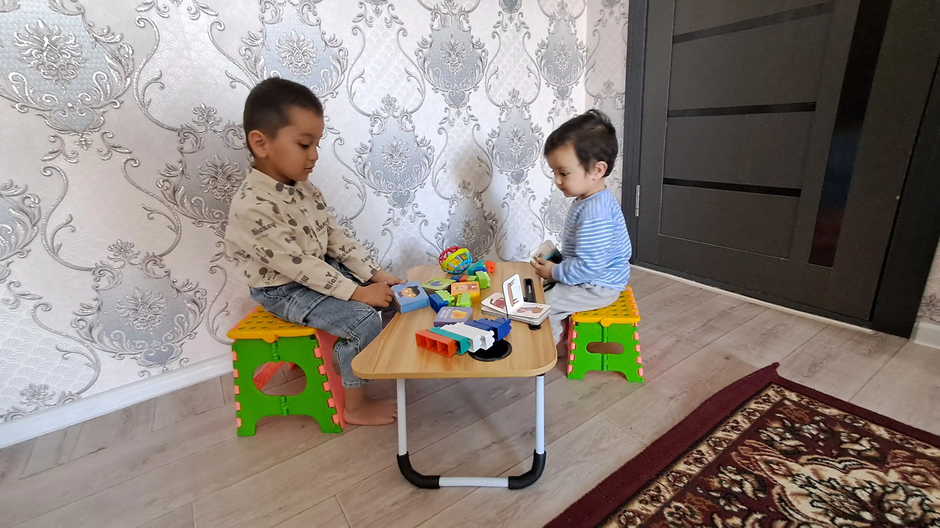 Taburetka, plastik taburet, ixcham bolalar va kattalar uchun stul, yig'iladigan stulcha