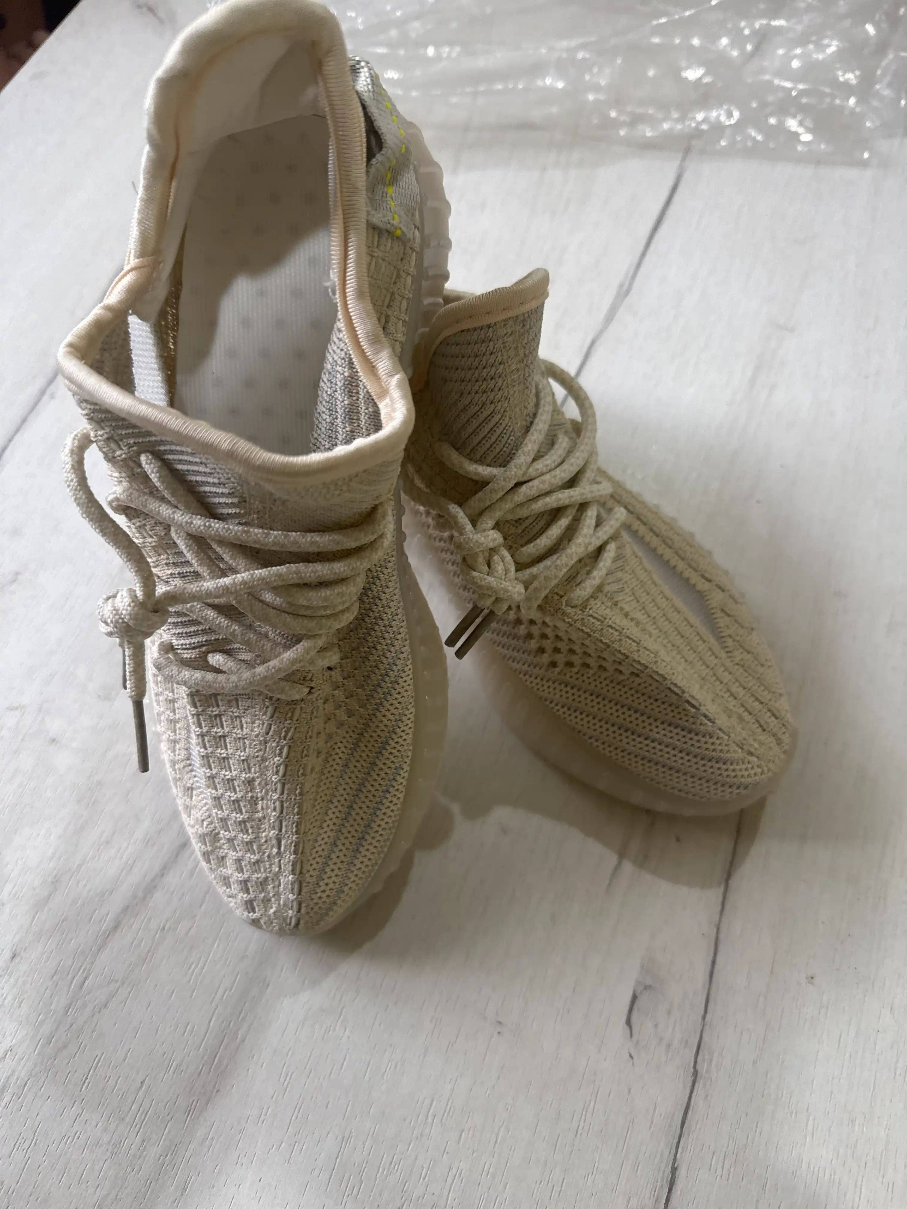 Кроссовки в стиле Yeezy для мальчиков и девочек, лёгкие и стильные