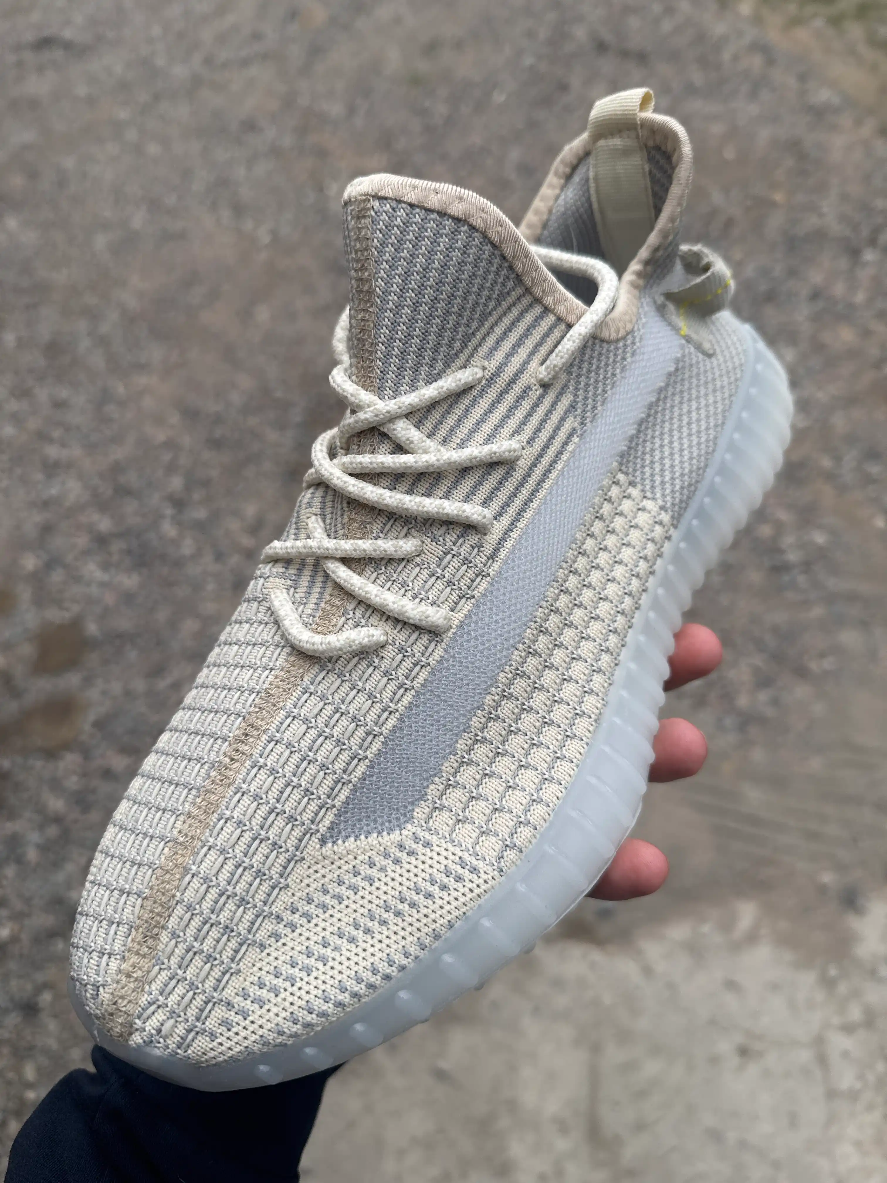 Кроссовки в стиле Yeezy для мальчиков и девочек, лёгкие и стильные