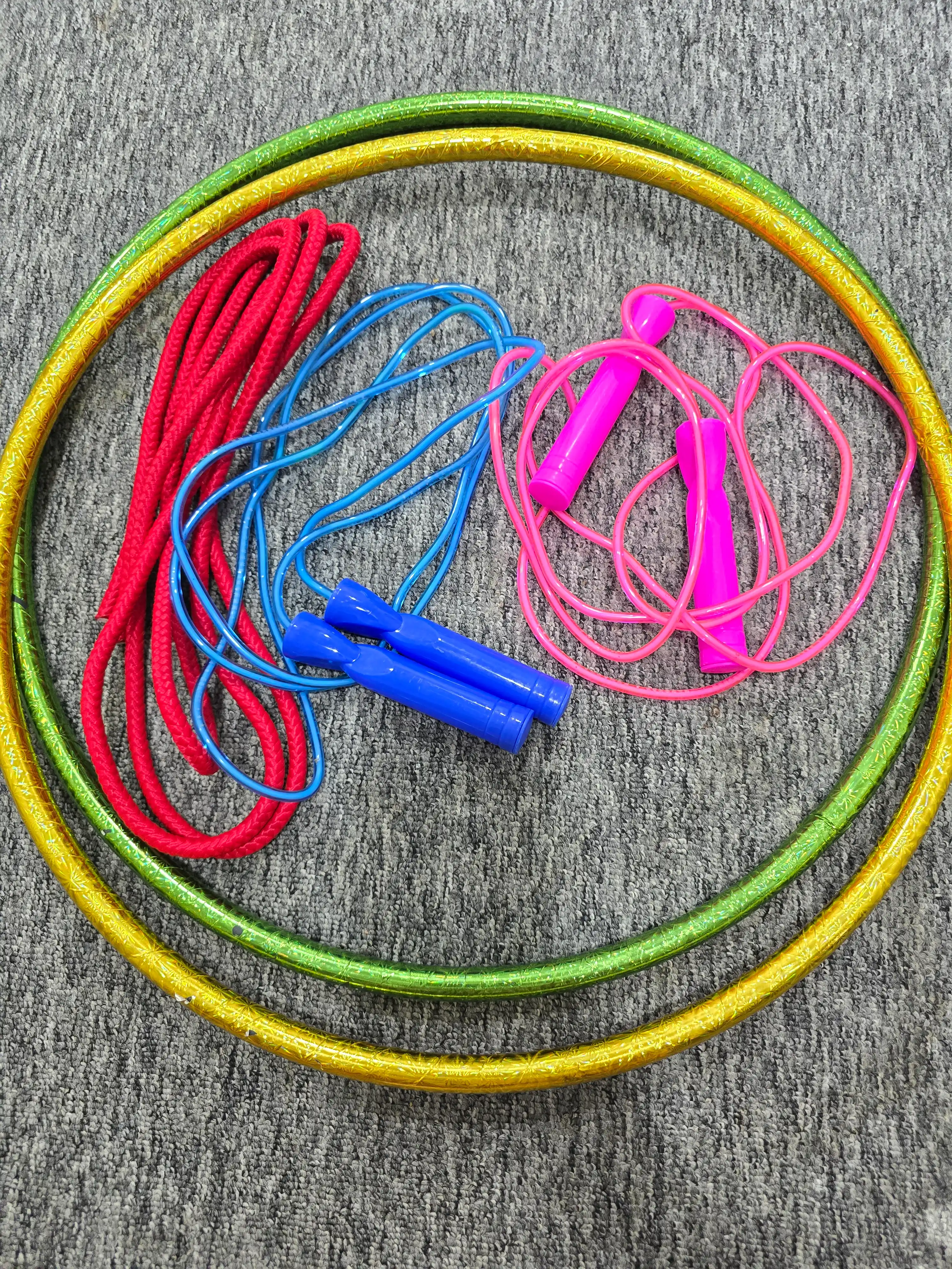 Обруч для гимнастики цветной — лёгкий пластиковый hula hoop для детей и взрослых
