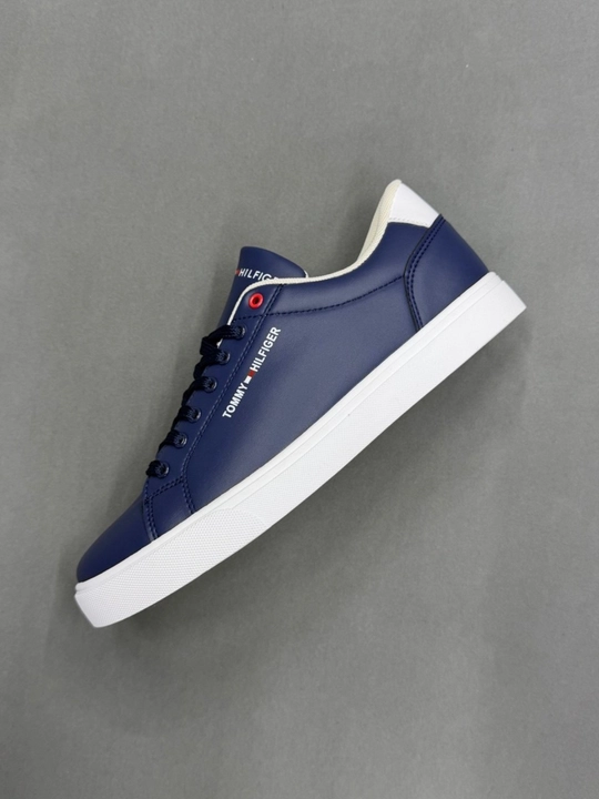 Tommy Hilfiger erkaklar krasovkasi – zamonaviy va qulay