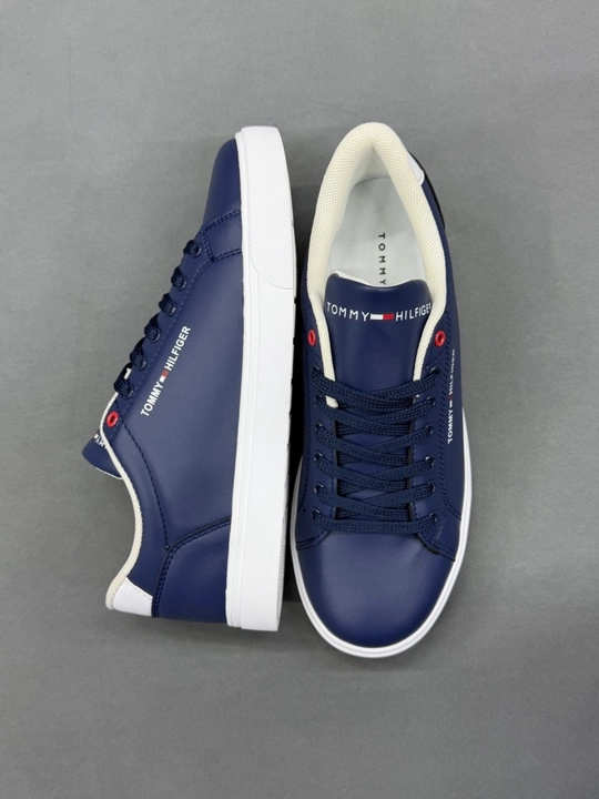 Tommy Hilfiger erkaklar krasovkasi – zamonaviy va qulay