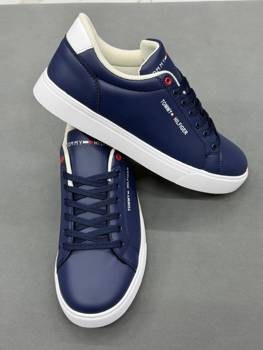 Tommy Hilfiger erkaklar krasovkasi – zamonaviy va qulay