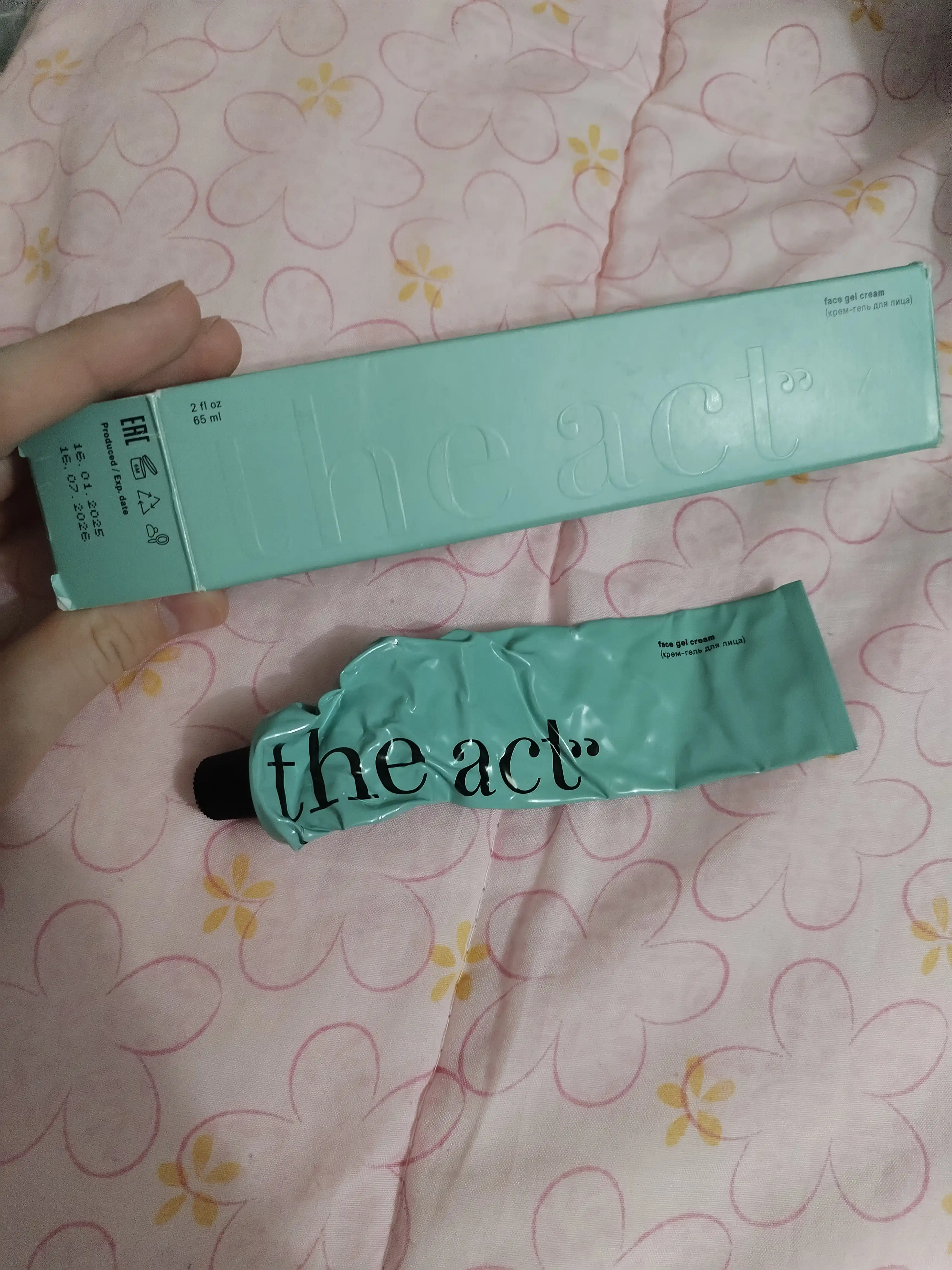 The Act yuz uchun krem-gel, namlantiruvchi, gialuron kislotasi bilan, 65 ml