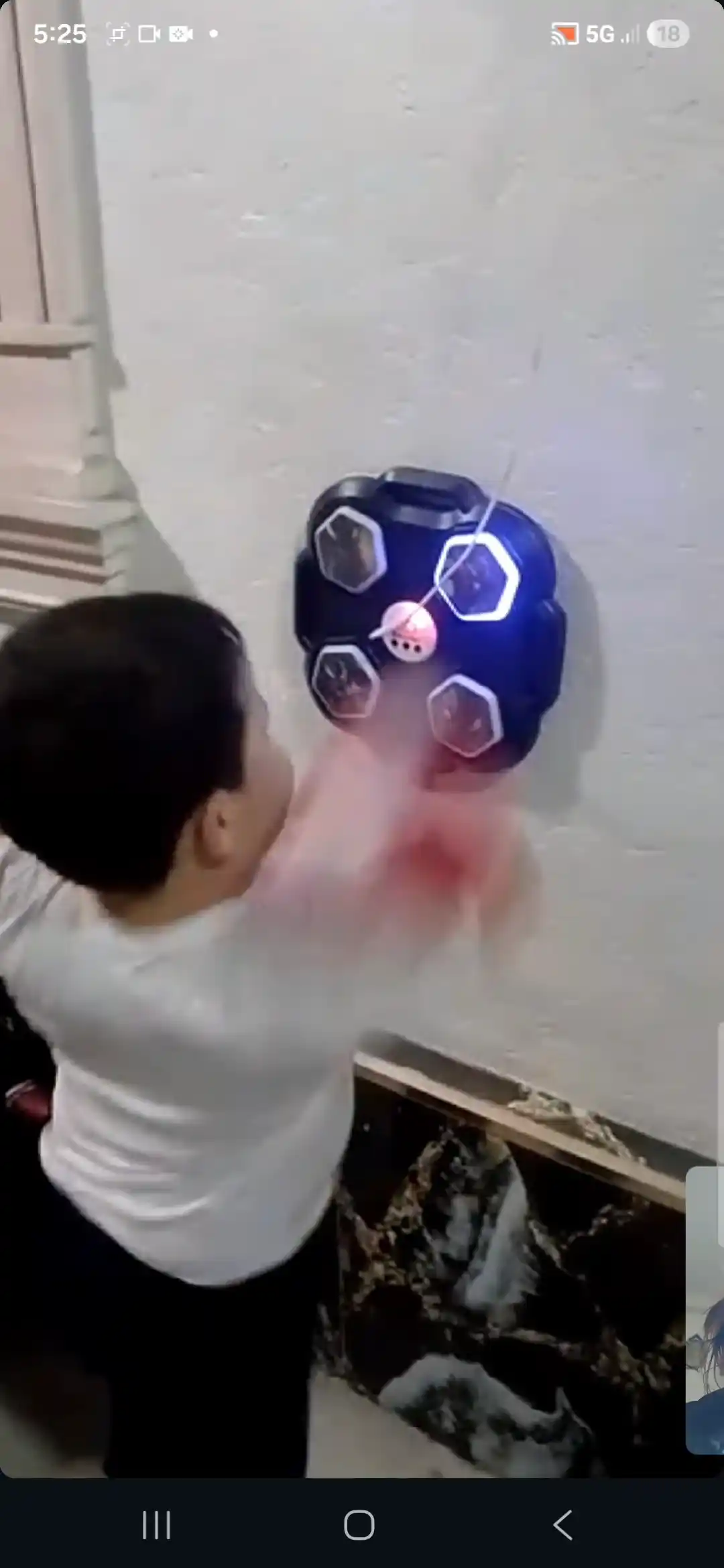 Aqlli musiqiy boks bo'yicha o'quv mashinasi, elektron devor nishoni