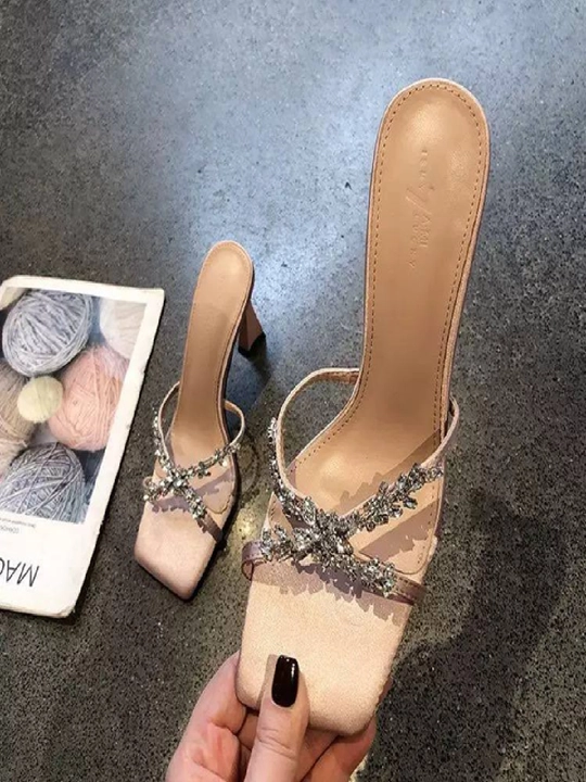 Zara uslubidagi ayollar kabluk tufli – zamonaviy, elegant, qulay (qora, oq, bej ranglar)