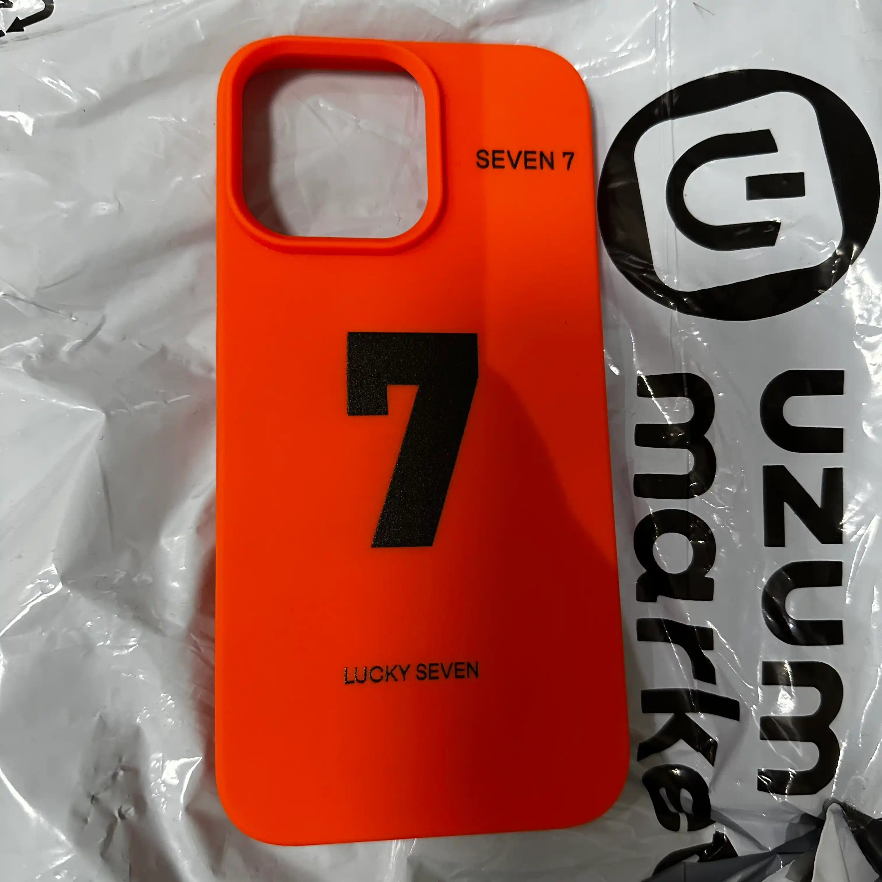 Чехол SEVEN 7 для iPhone 12–15 Pro / Pro Max — противоударный, с защитой камеры