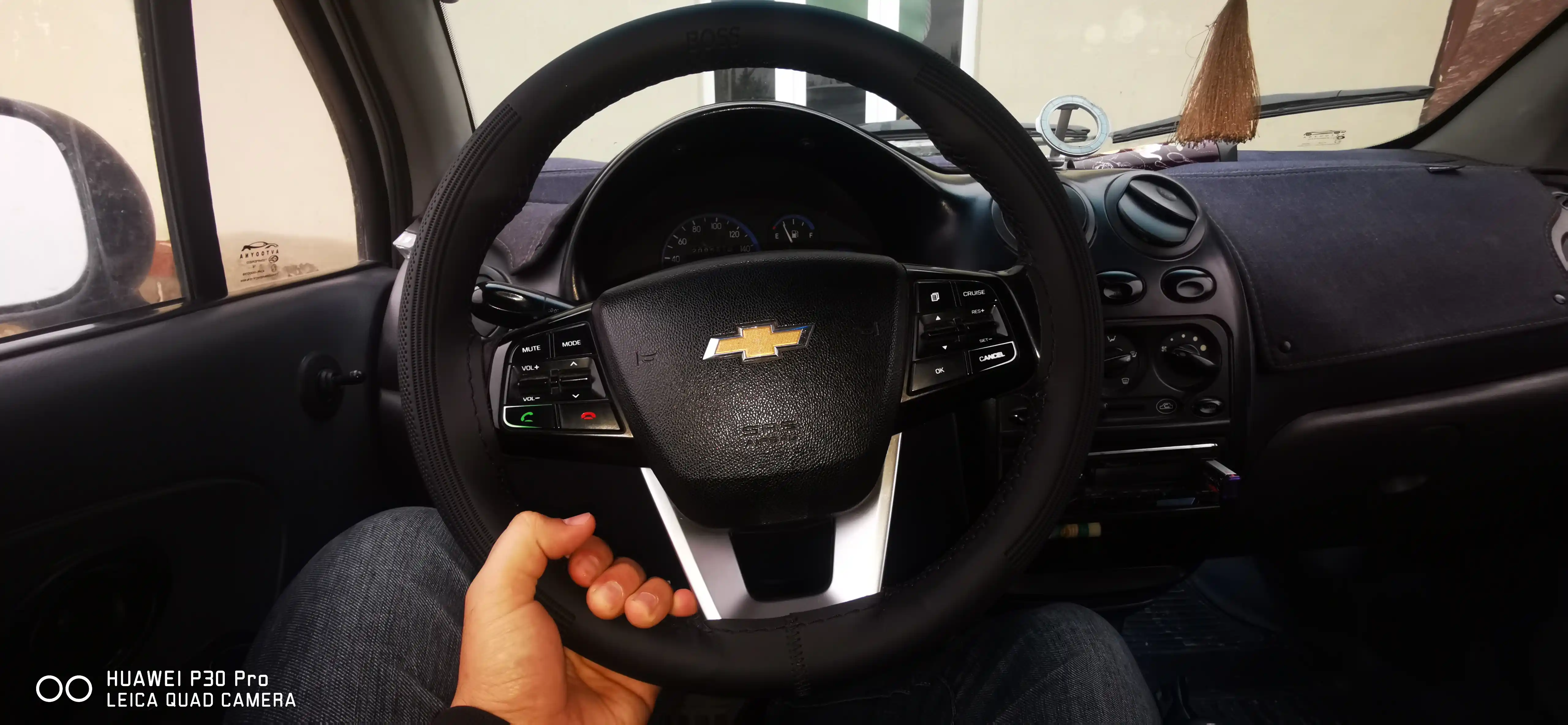 Чехол на руль Car BOSS, из дышащей, удобной и экологичной кожи