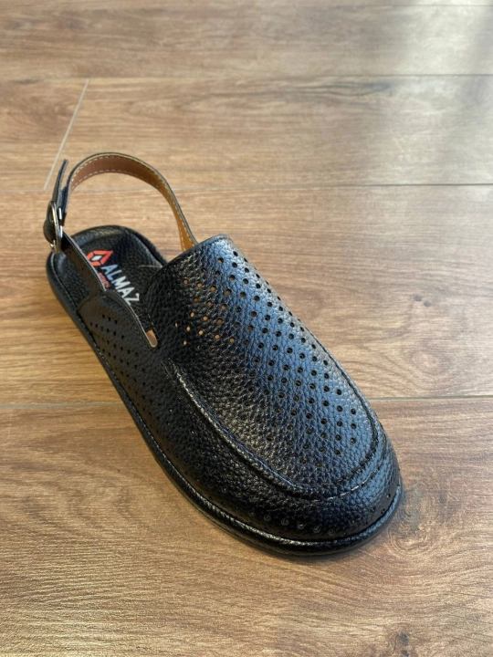 Ayollar uchun teshikli klassik sandal – qulay va yengil yozgi oyoq kiyim