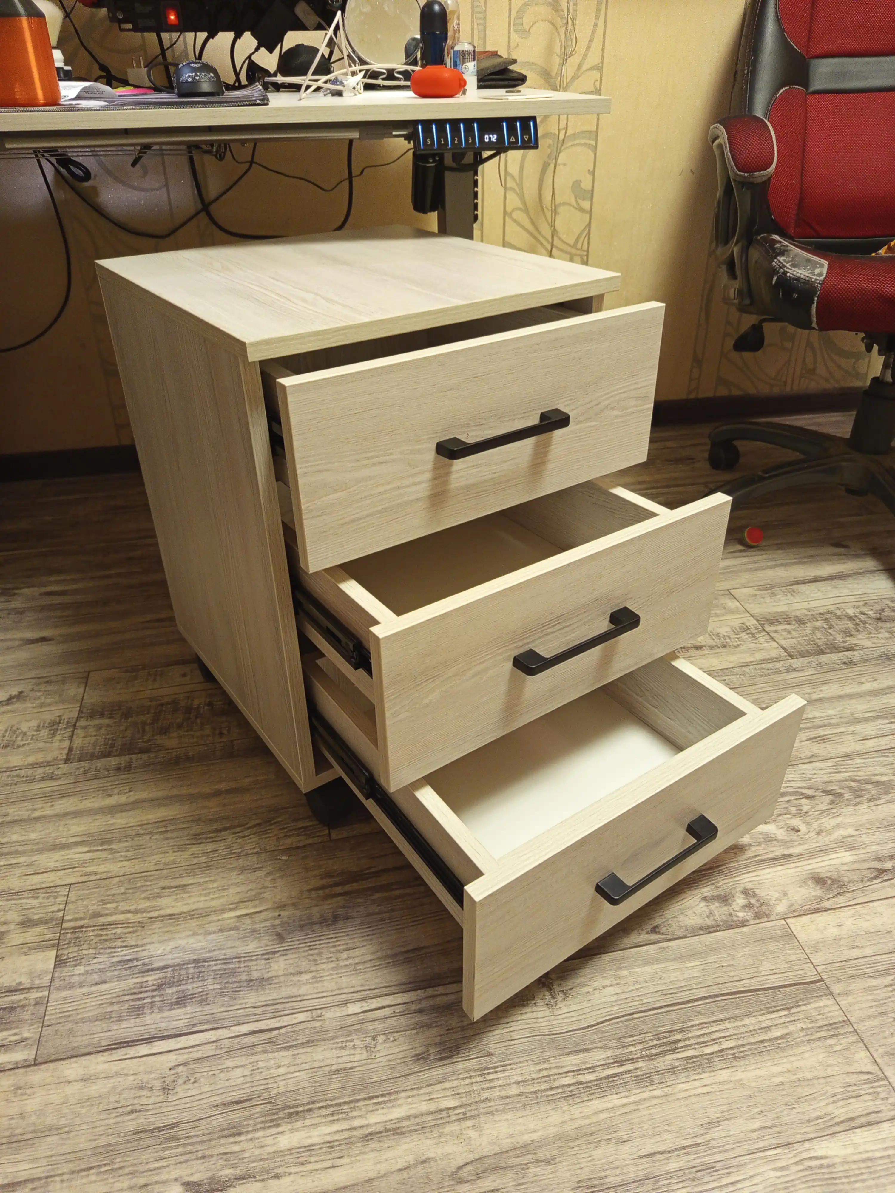 G‘ildirakli surilma qutili tumba, 42×42×52 sm